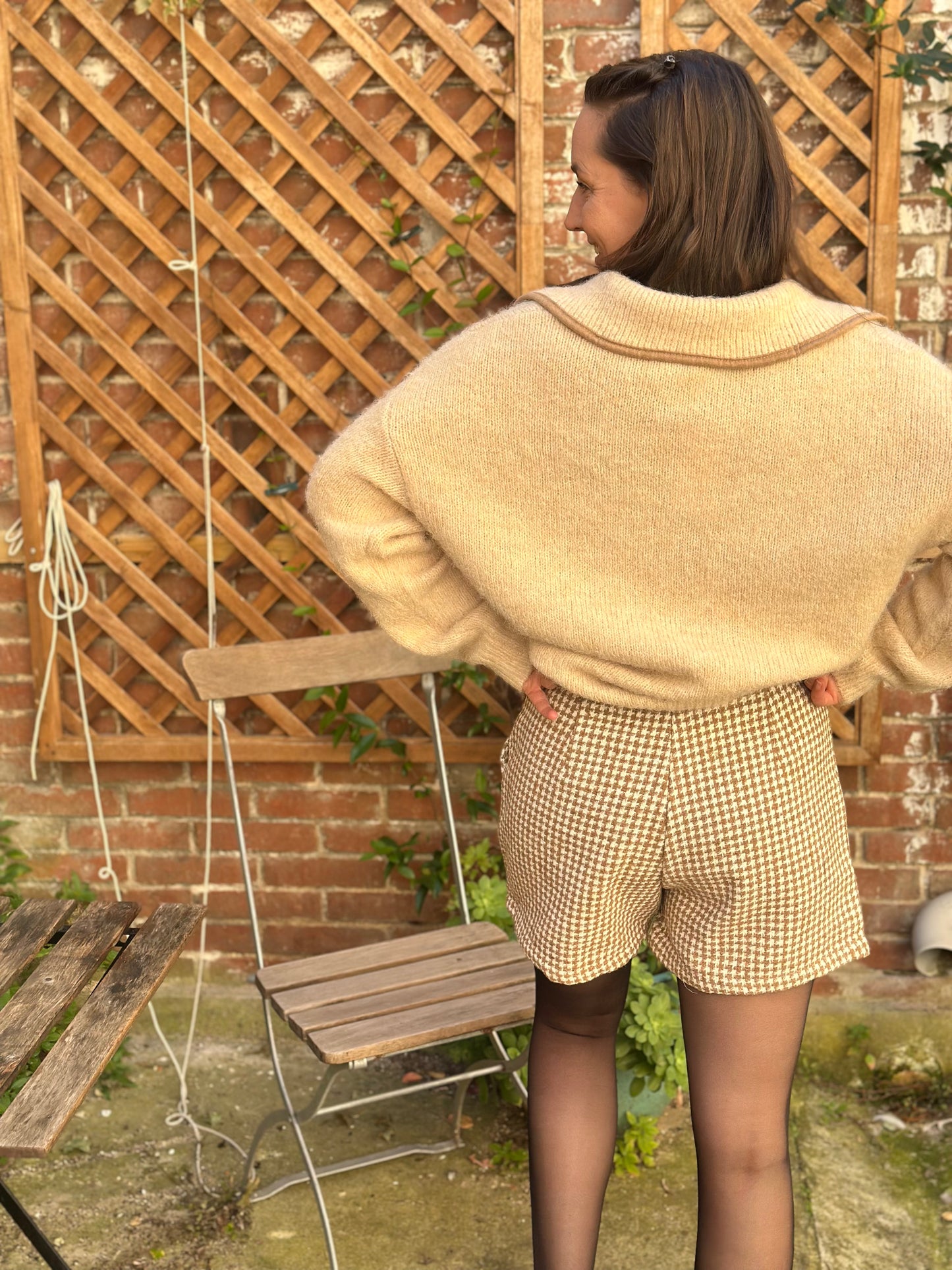 Short taupe damier camel