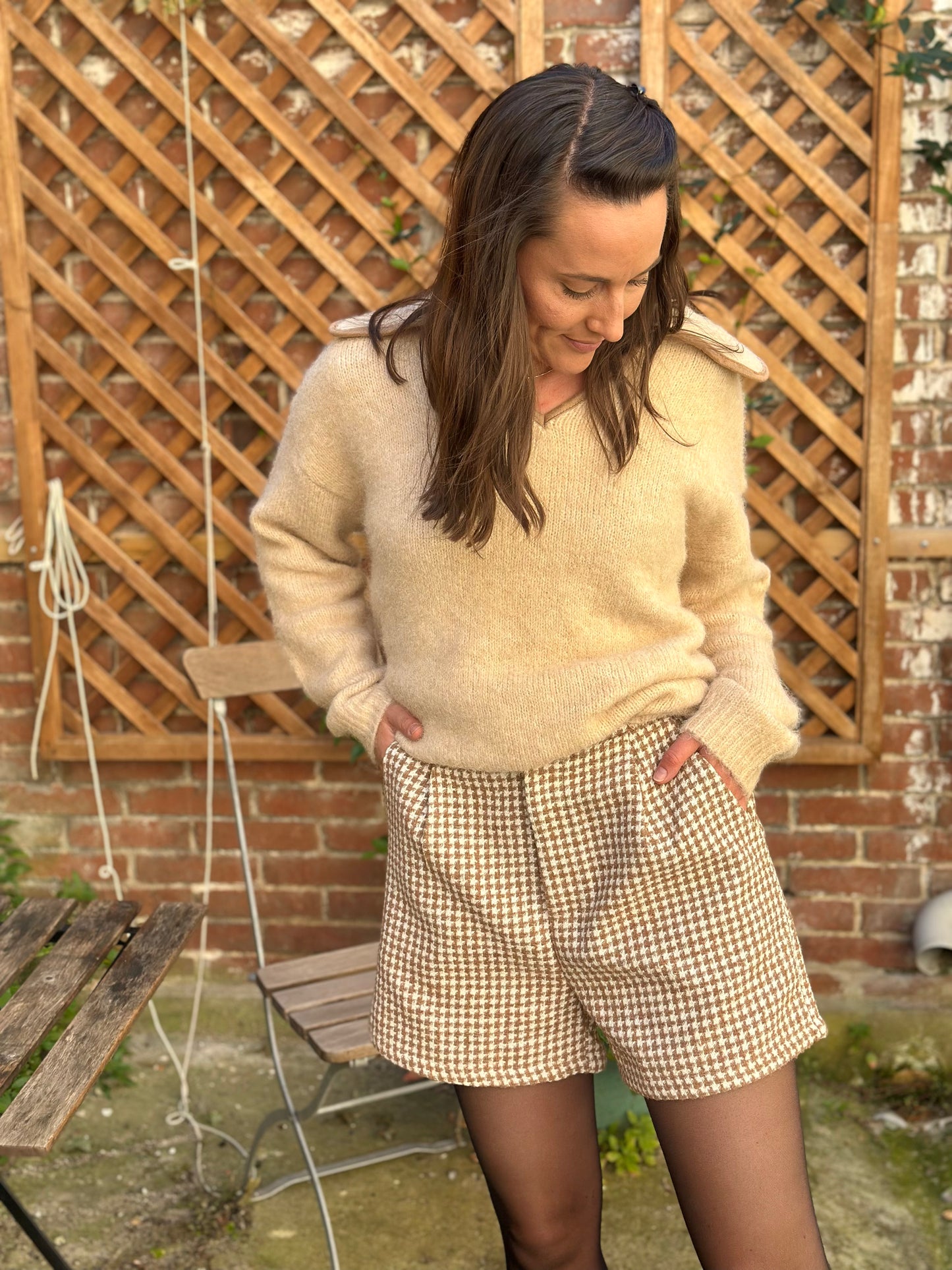 Short taupe damier camel