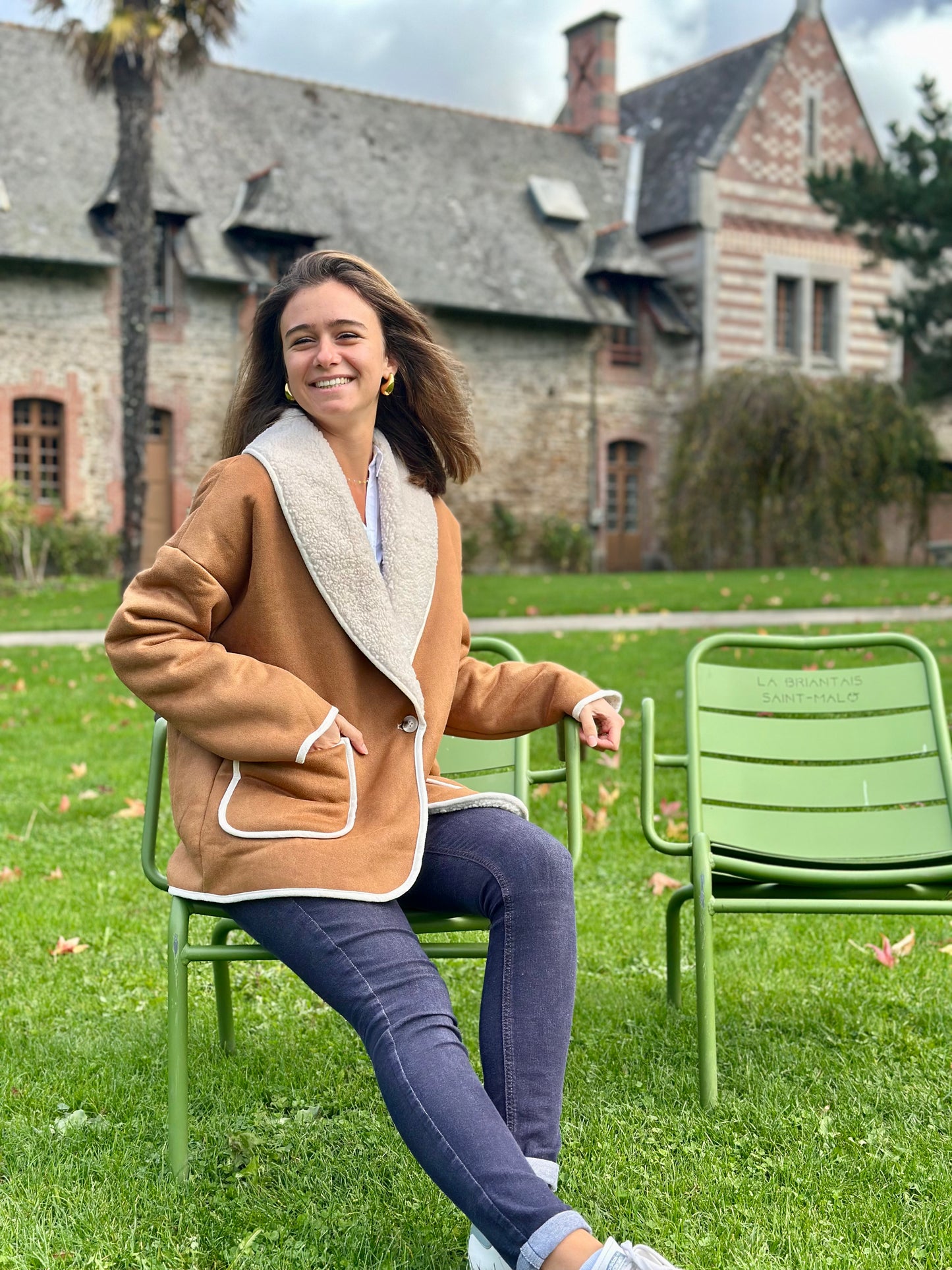 Manteau camel moumoute suédine