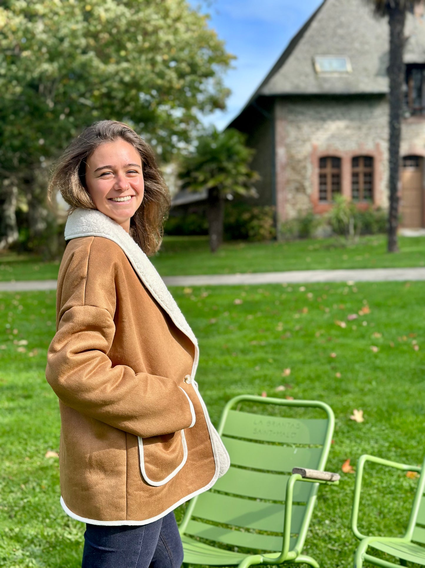 Manteau camel moumoute suédine