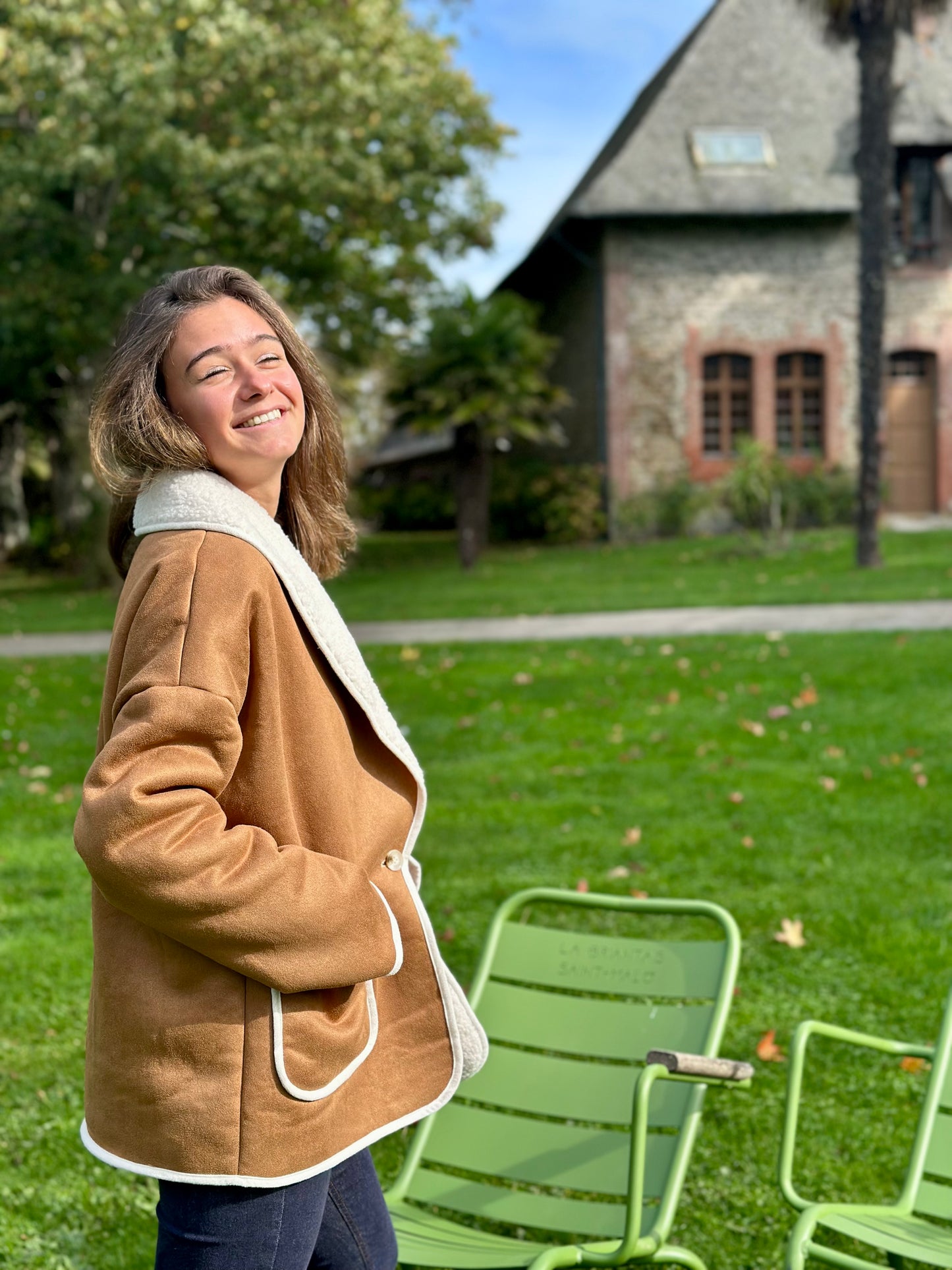 Manteau camel moumoute suédine