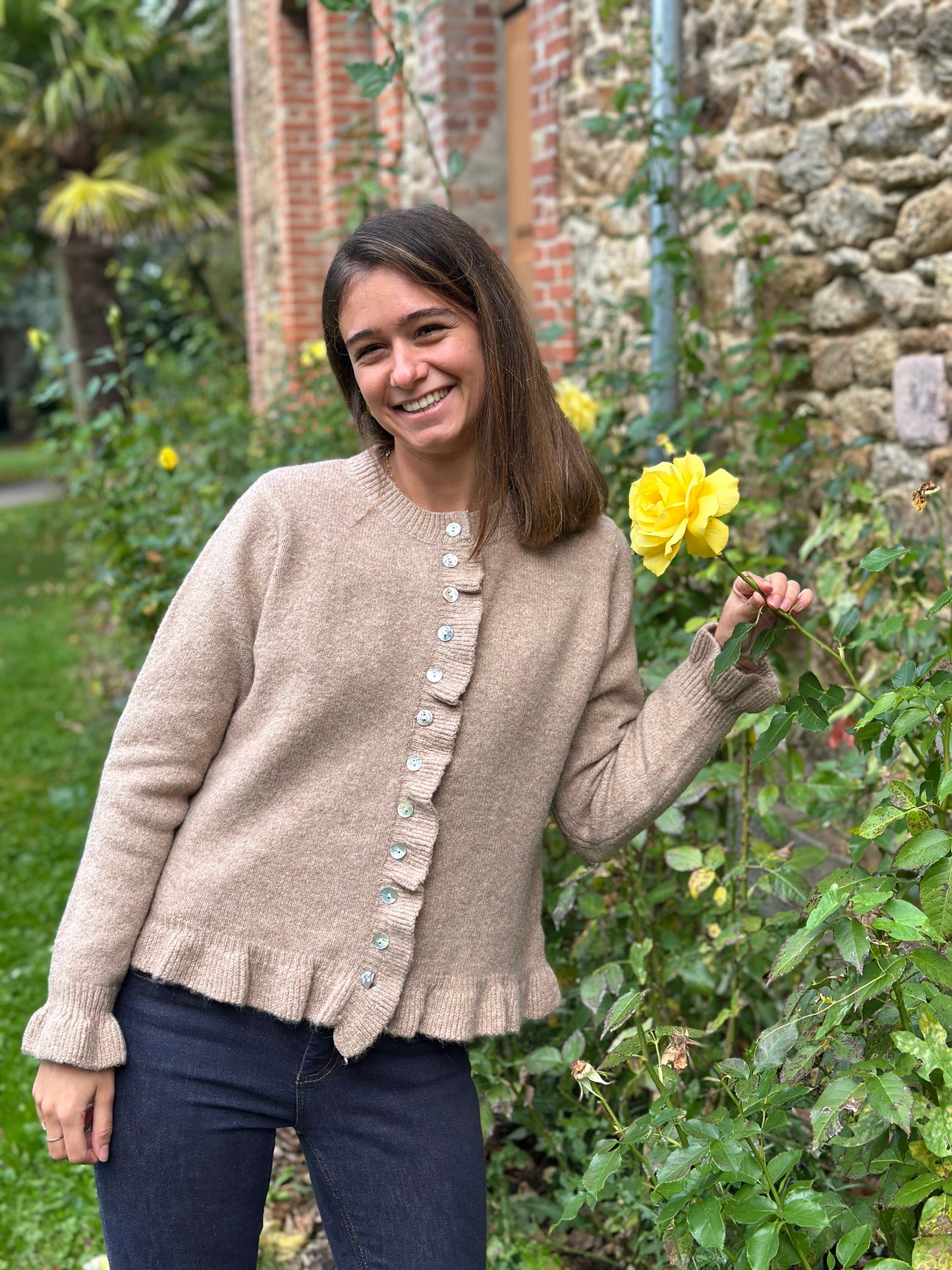 Gilet beige manche et col volants