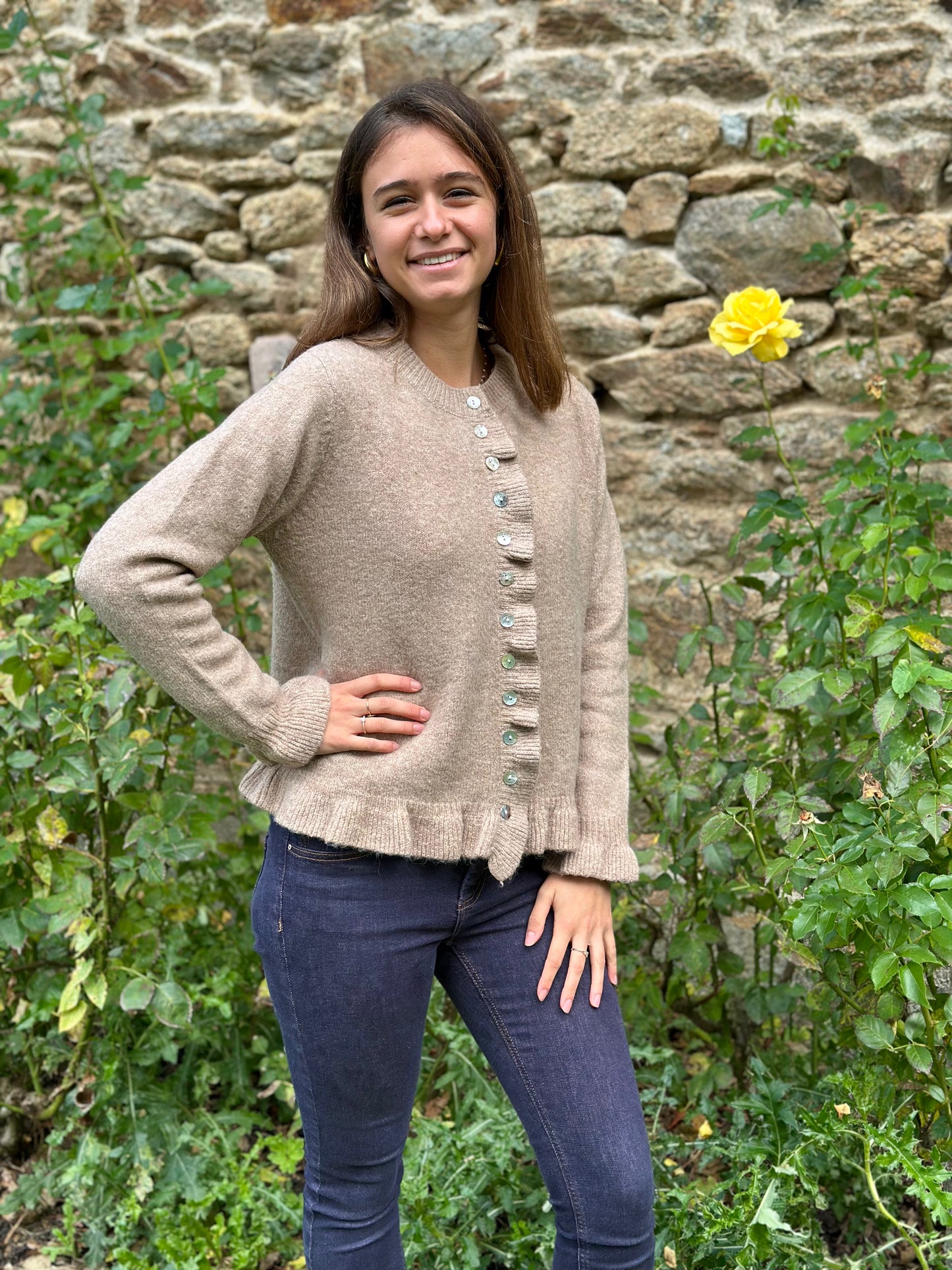 Gilet beige manche et col volants