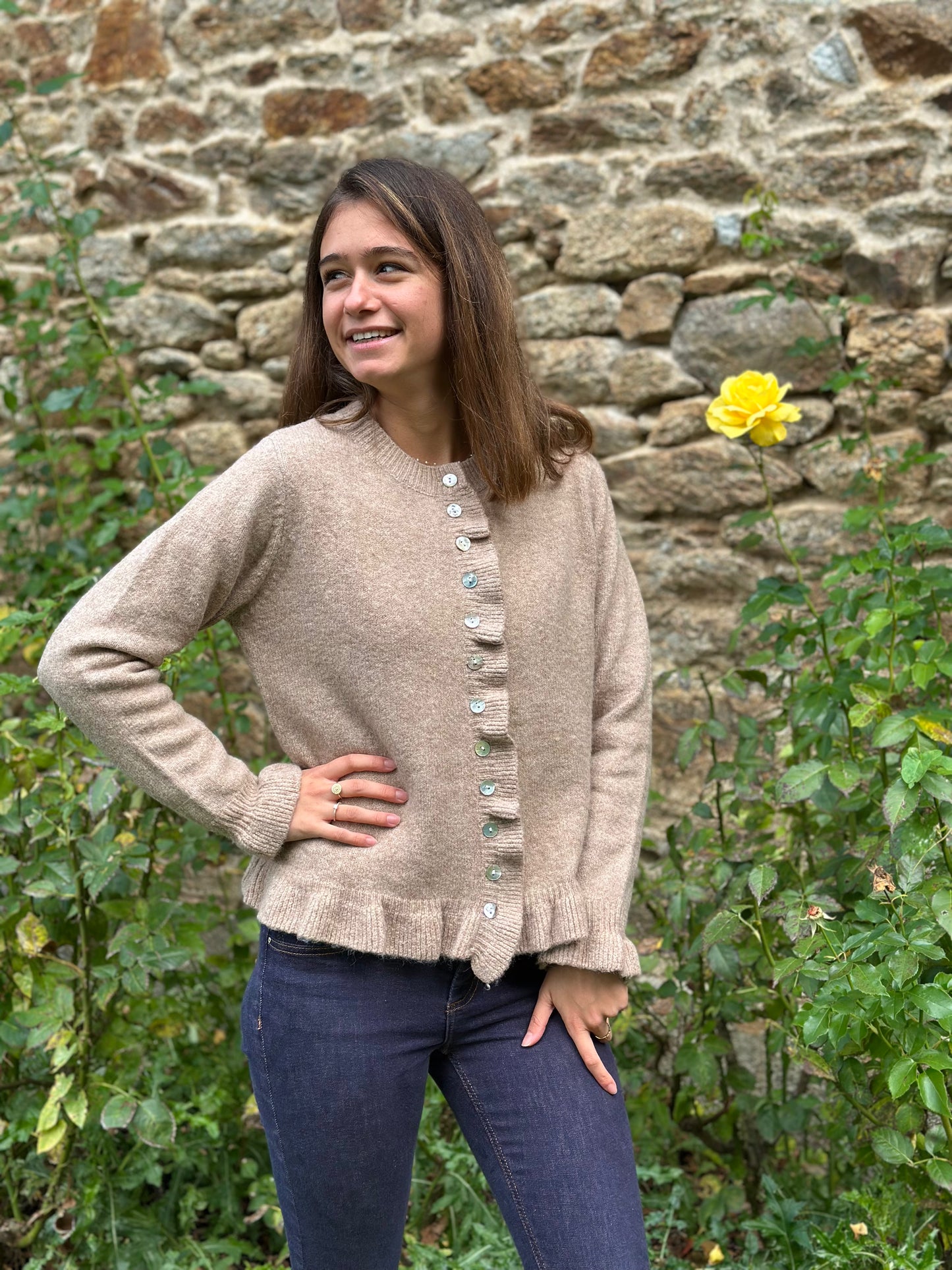 Gilet beige manche et col volants
