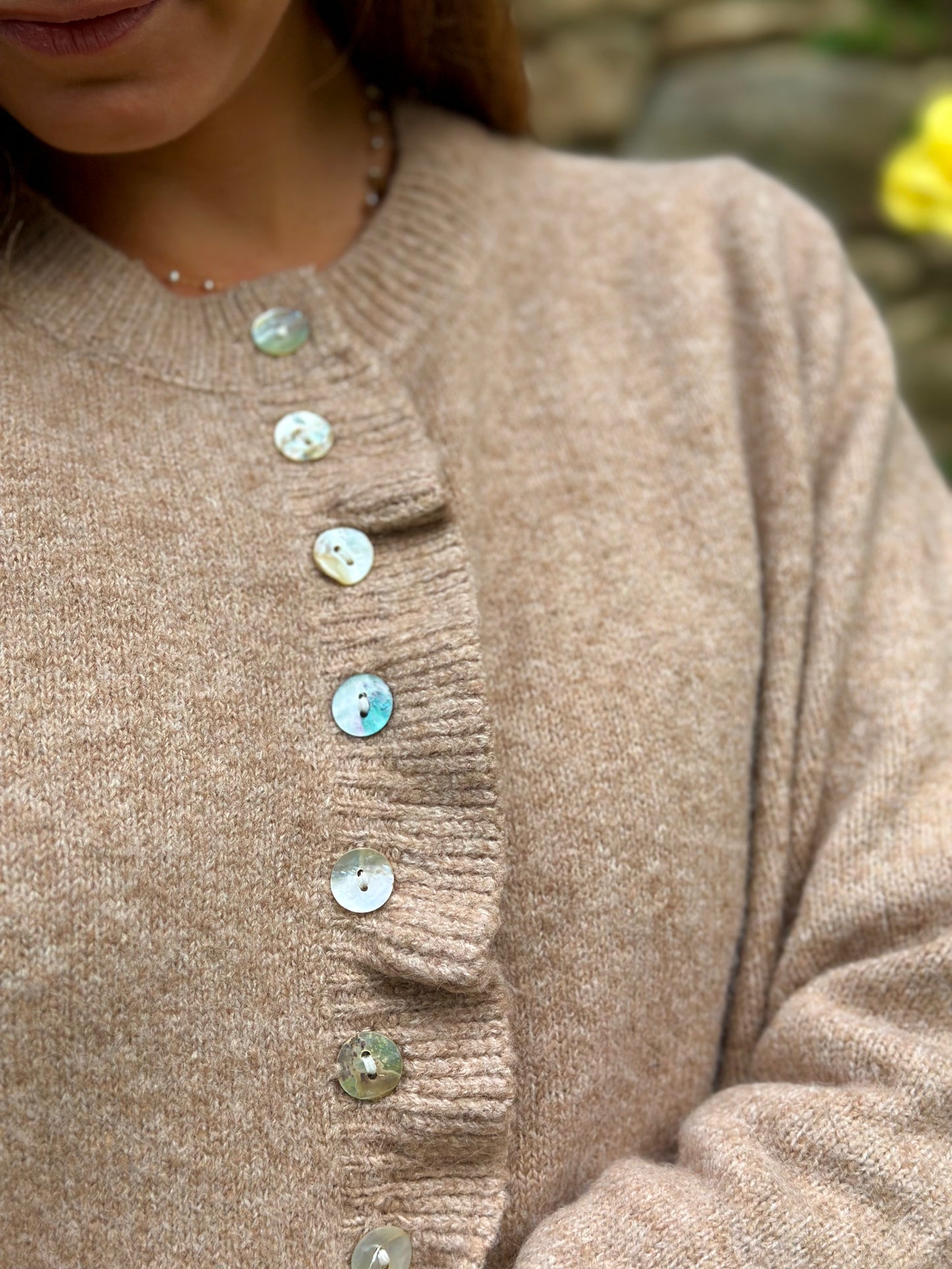 Gilet beige manche et col volants