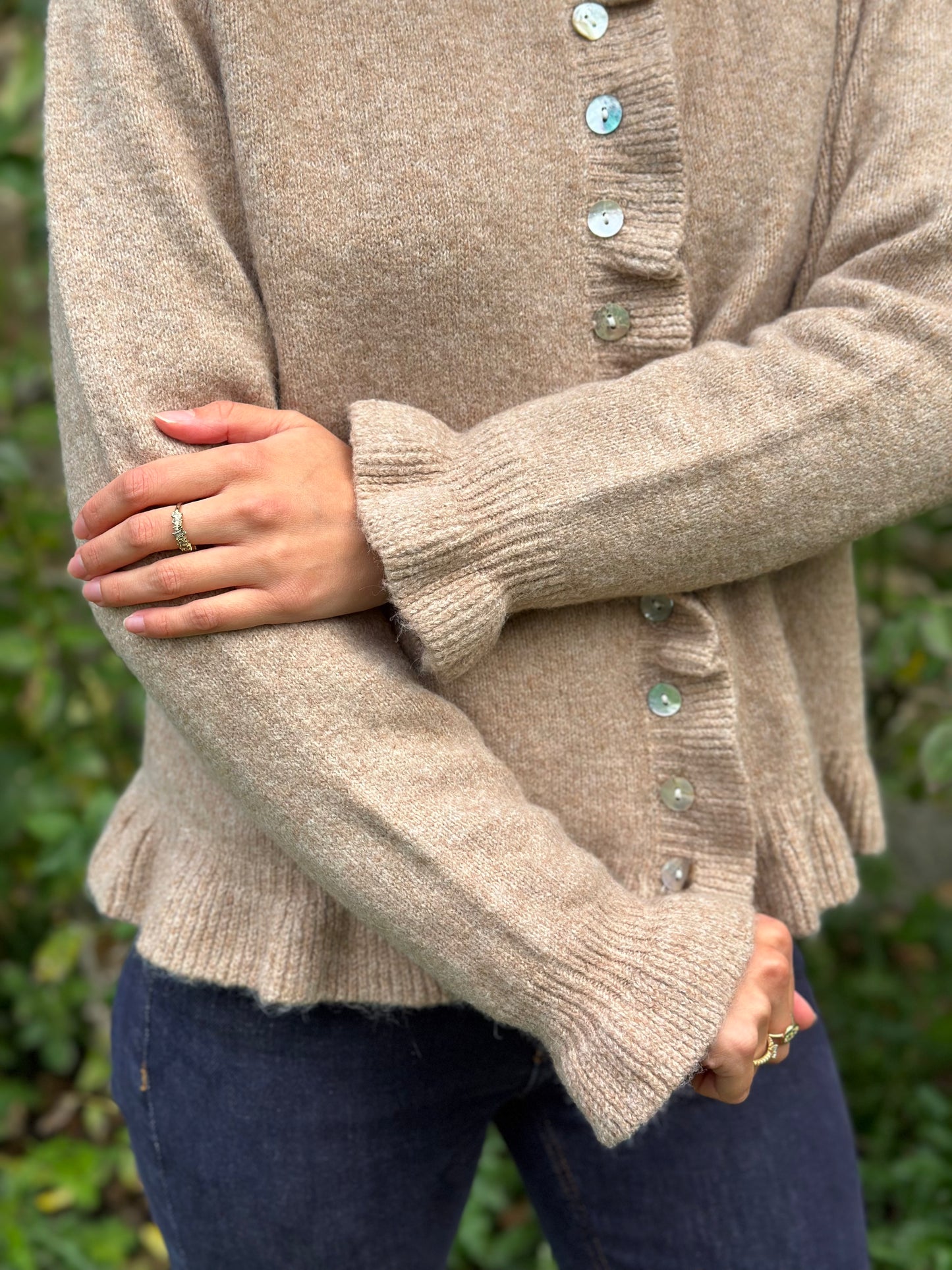 Gilet beige manche et col volants