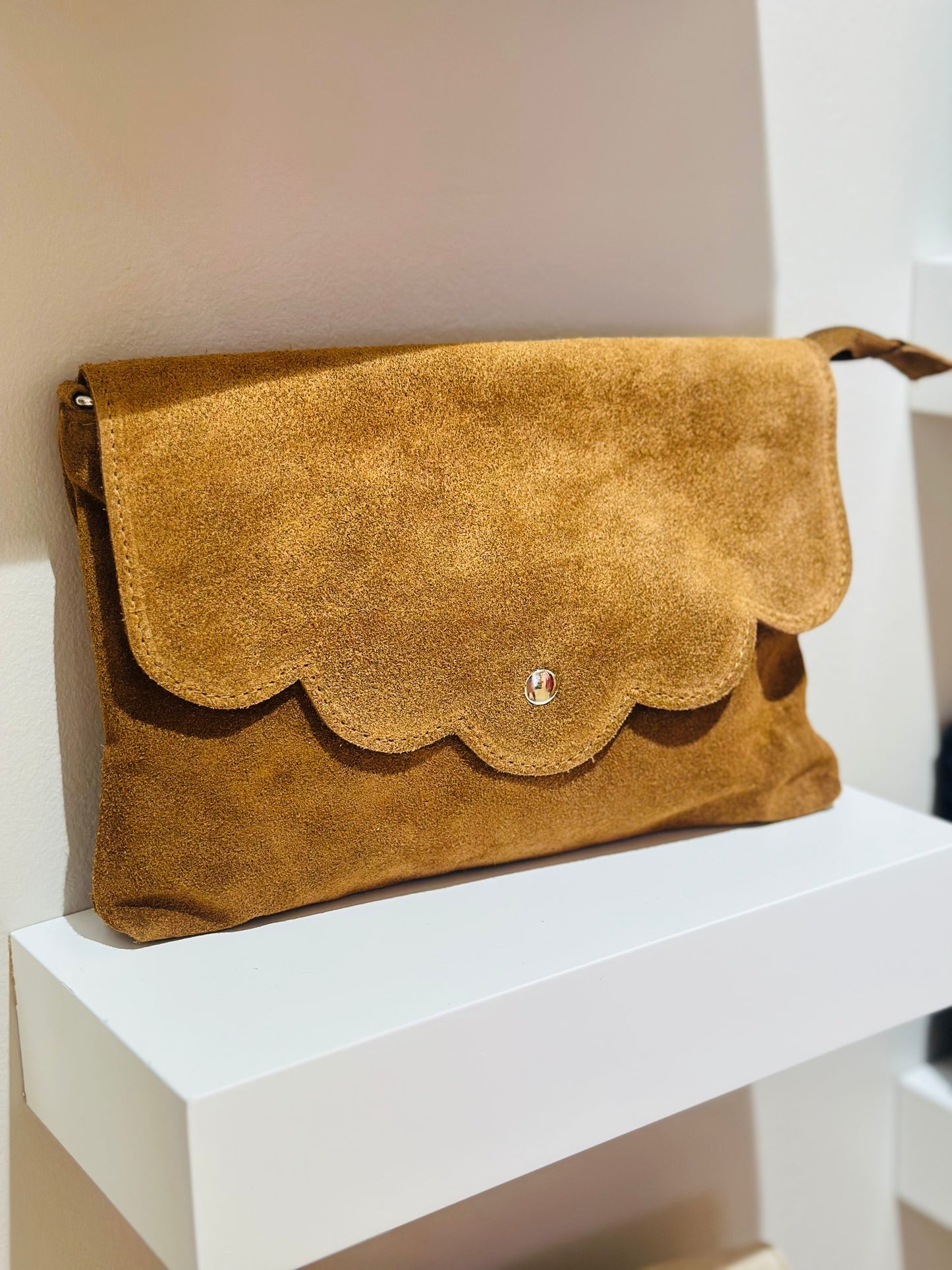 Sac à main en cuir découpe floral