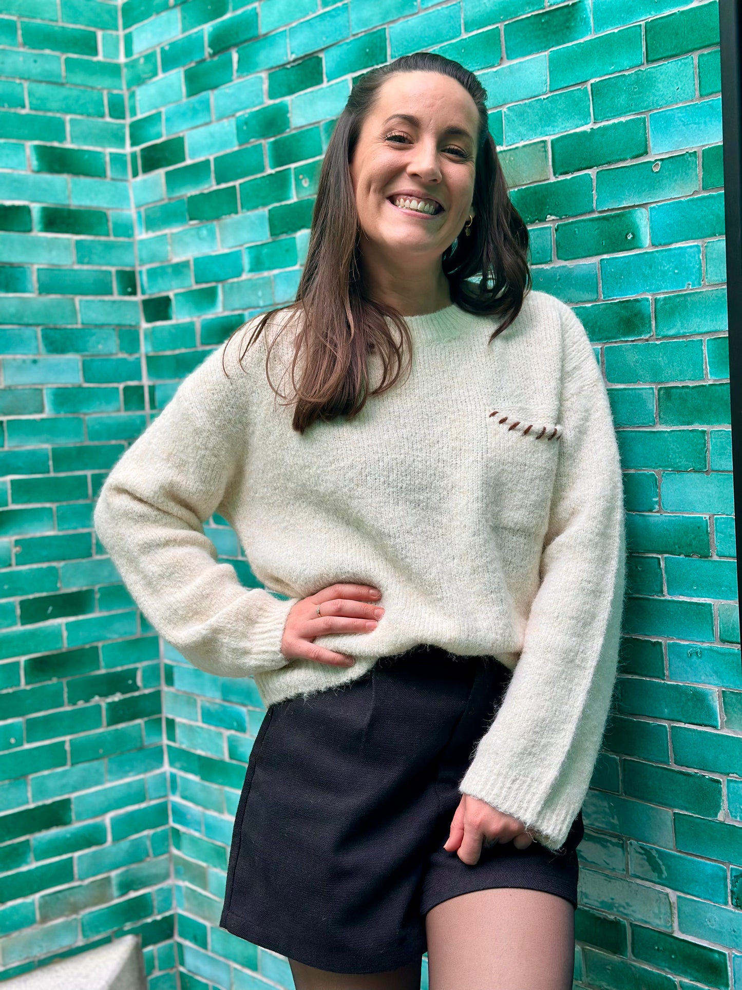 Pull écru poche marron lacet