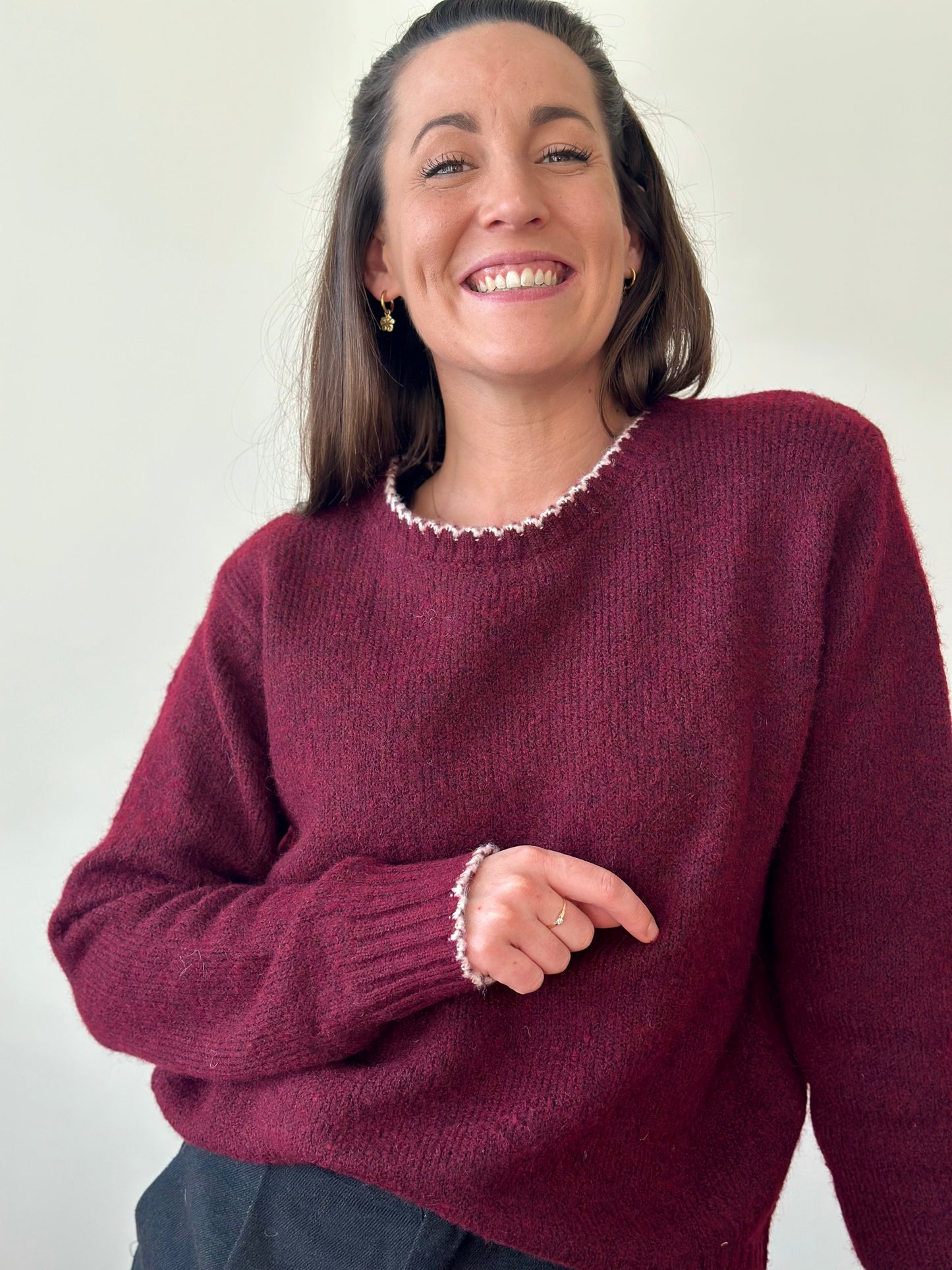 Pull bordeaux col blanc