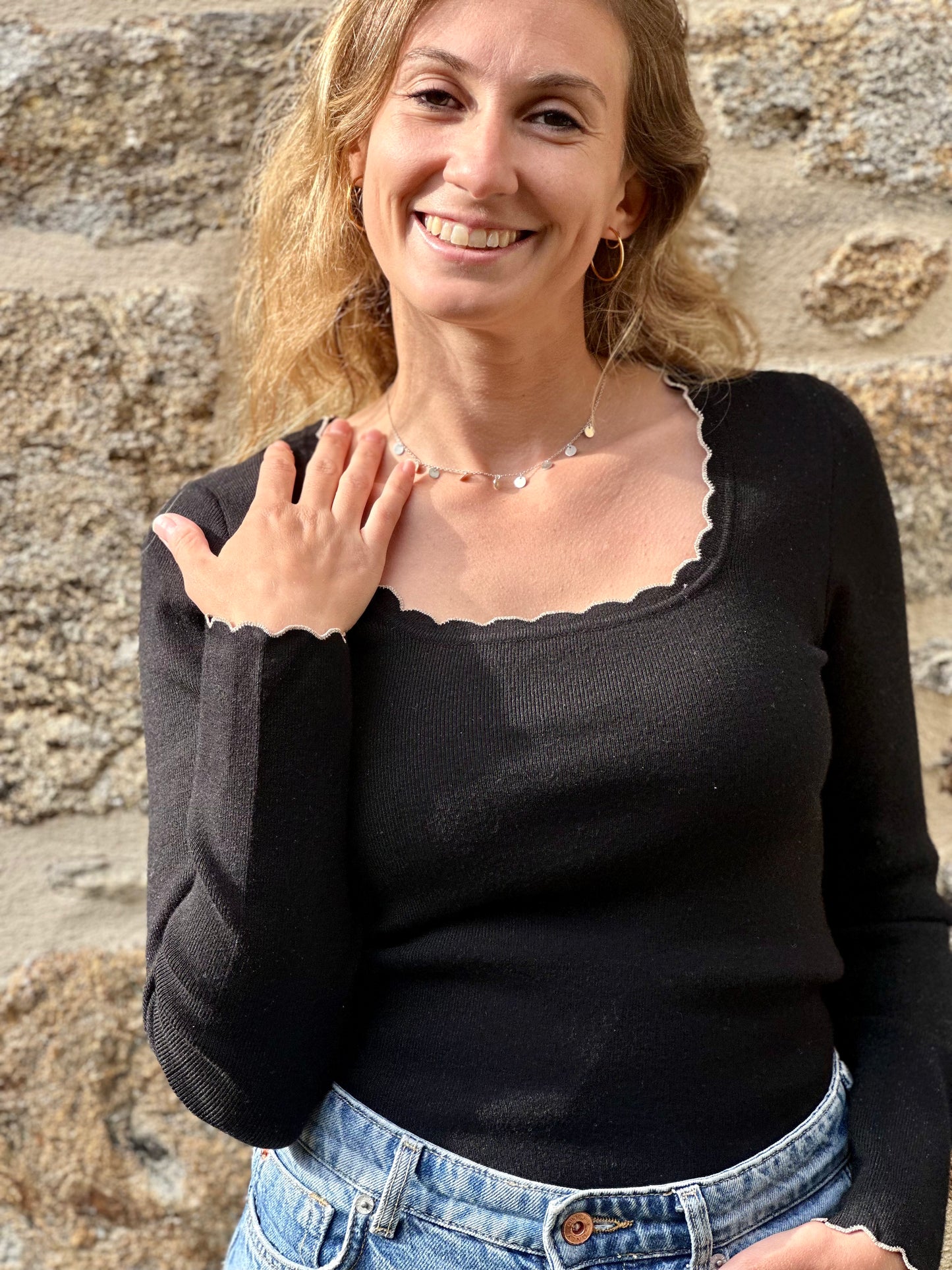 Maille noir dorée