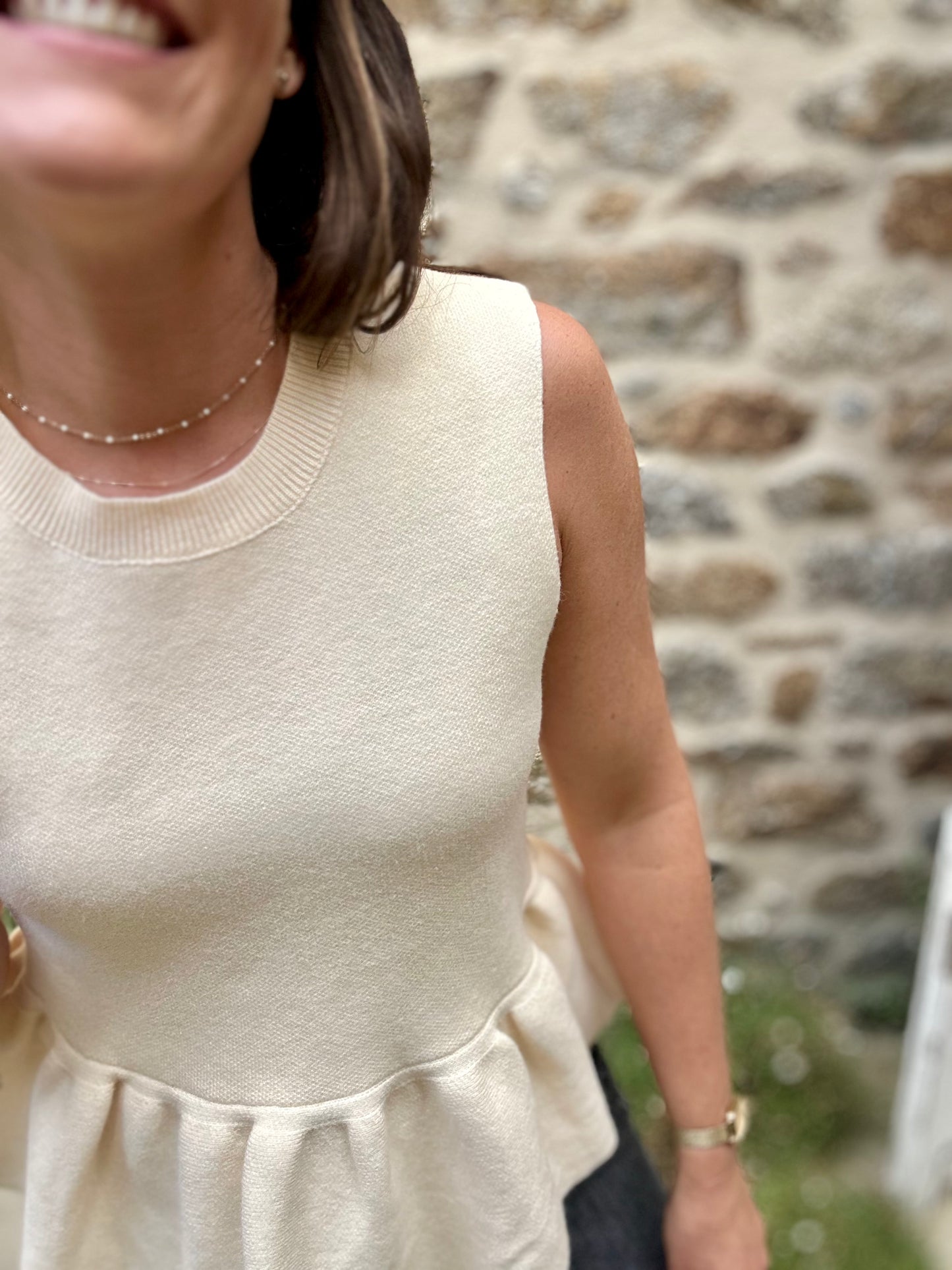 Haut maille beige bas froufrou