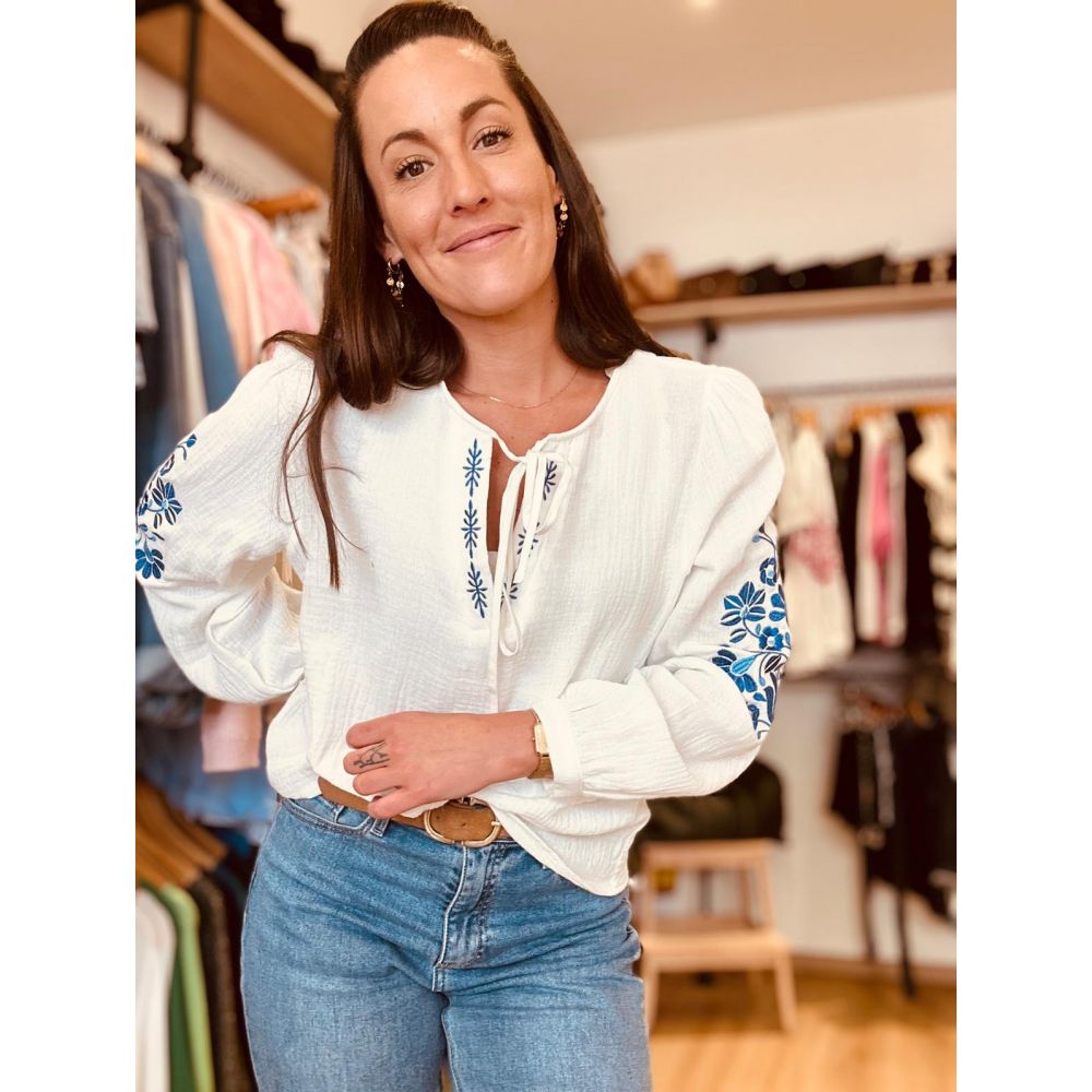 Blouse noeud broderie bleu