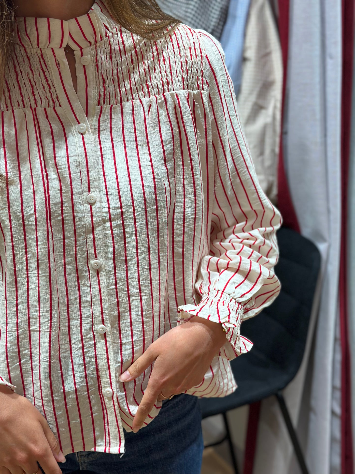 Chemise smockée rayée framboise