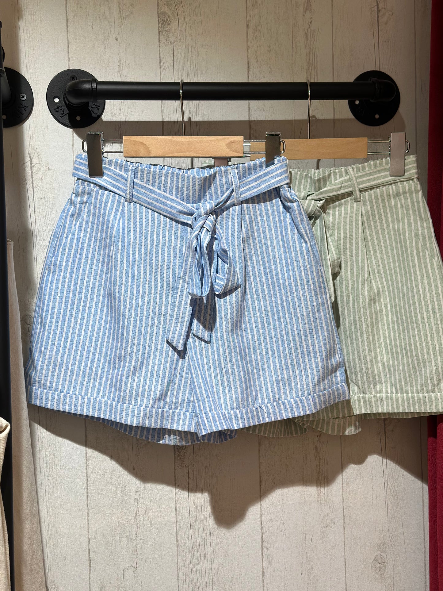 Short rayé bleu