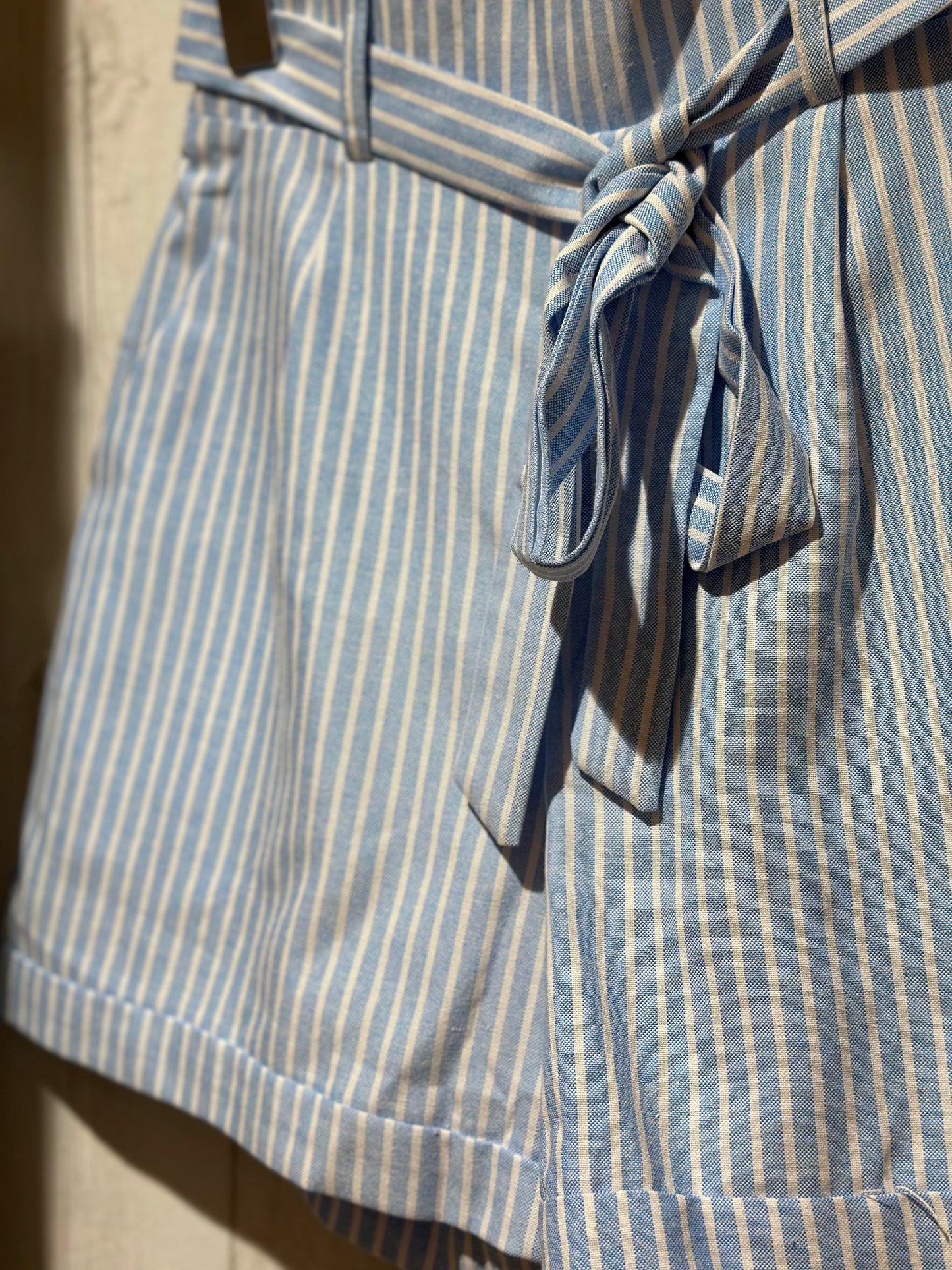 Short rayé bleu