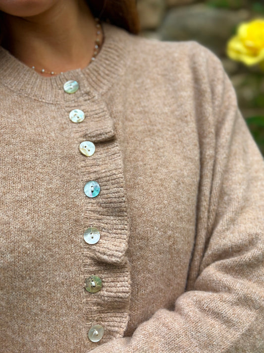 Gilet beige manche et col volants
