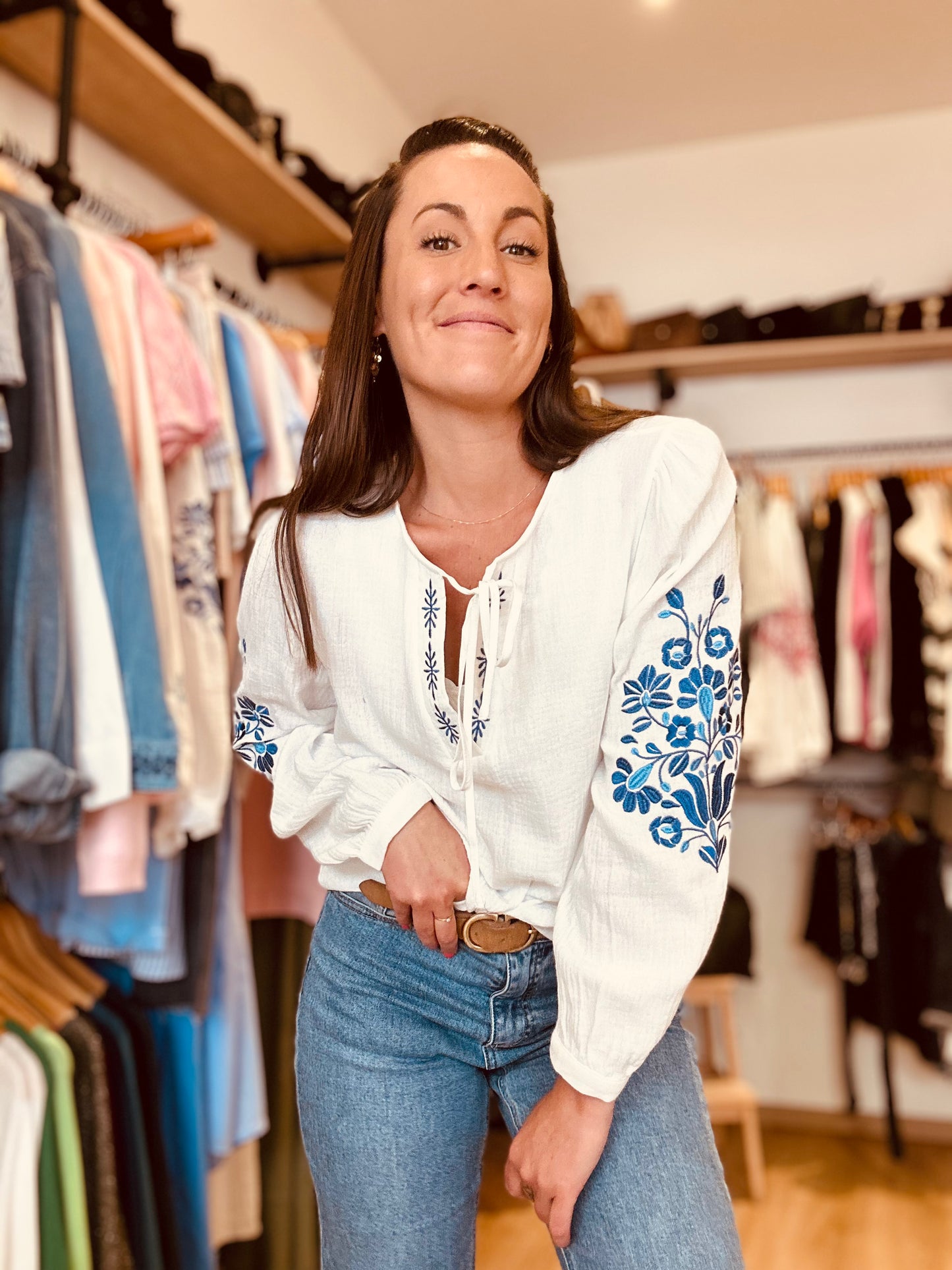 Blouse noeud broderie bleu