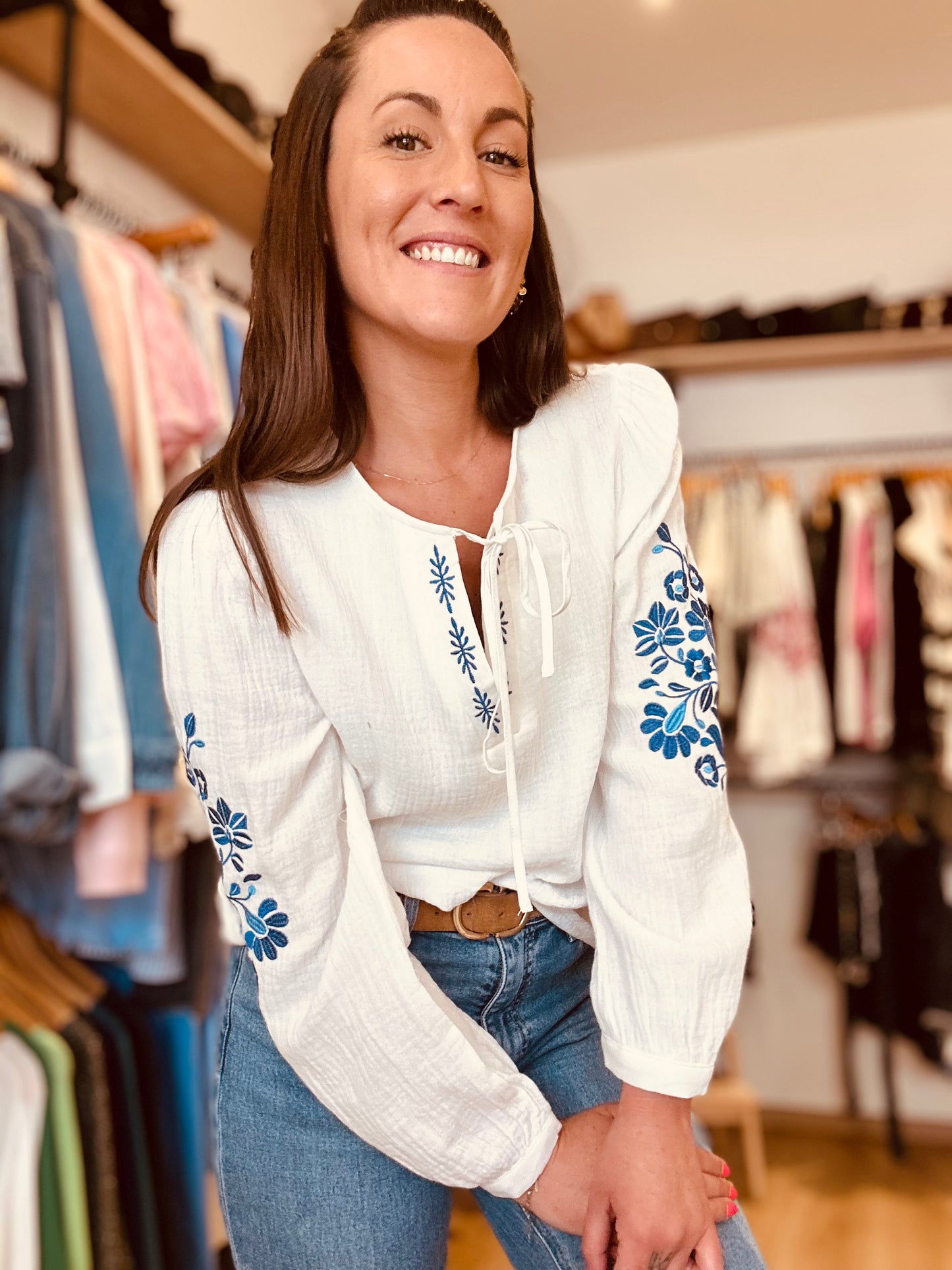 Blouse noeud broderie bleu
