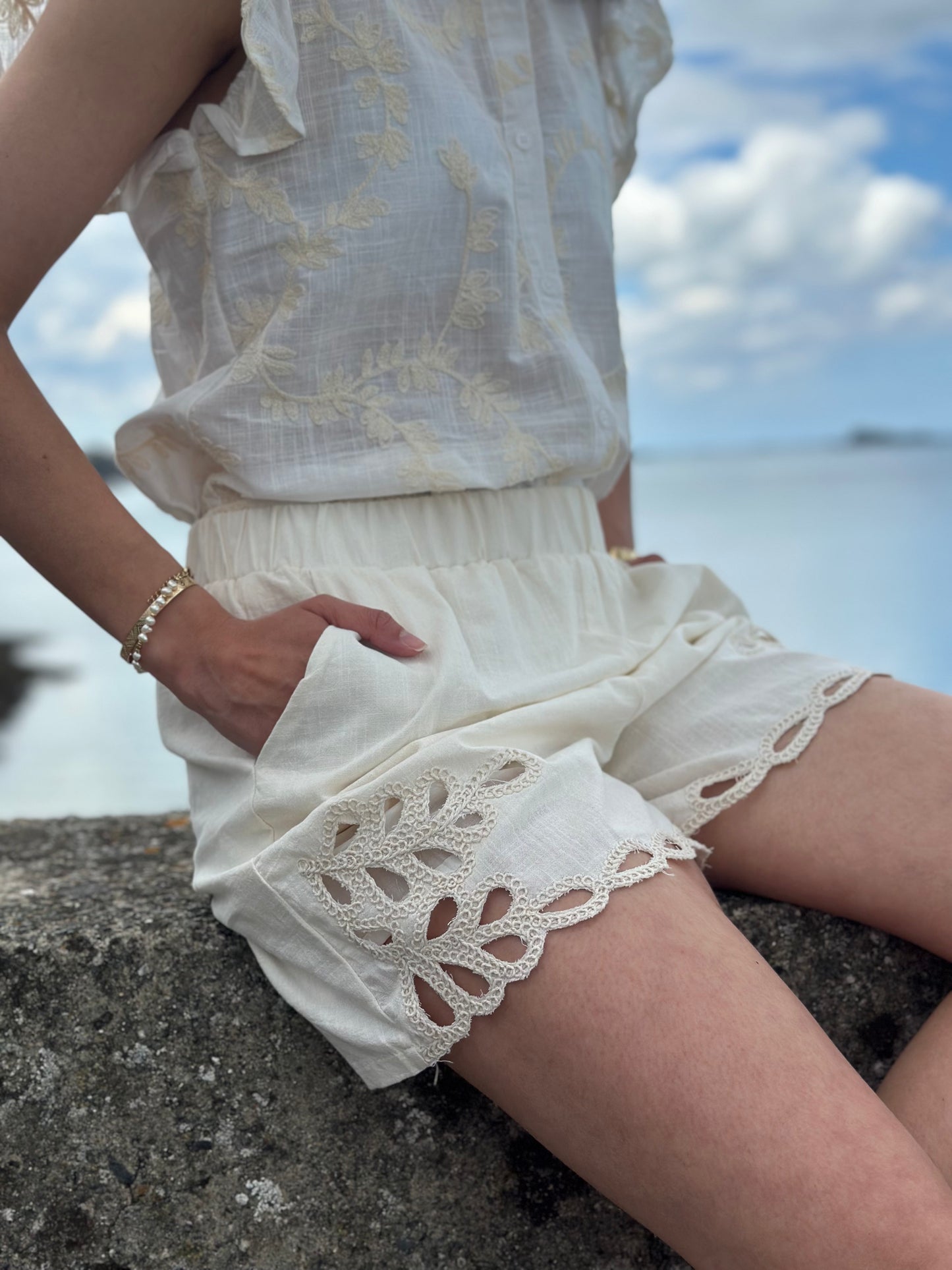 Short crème broderie