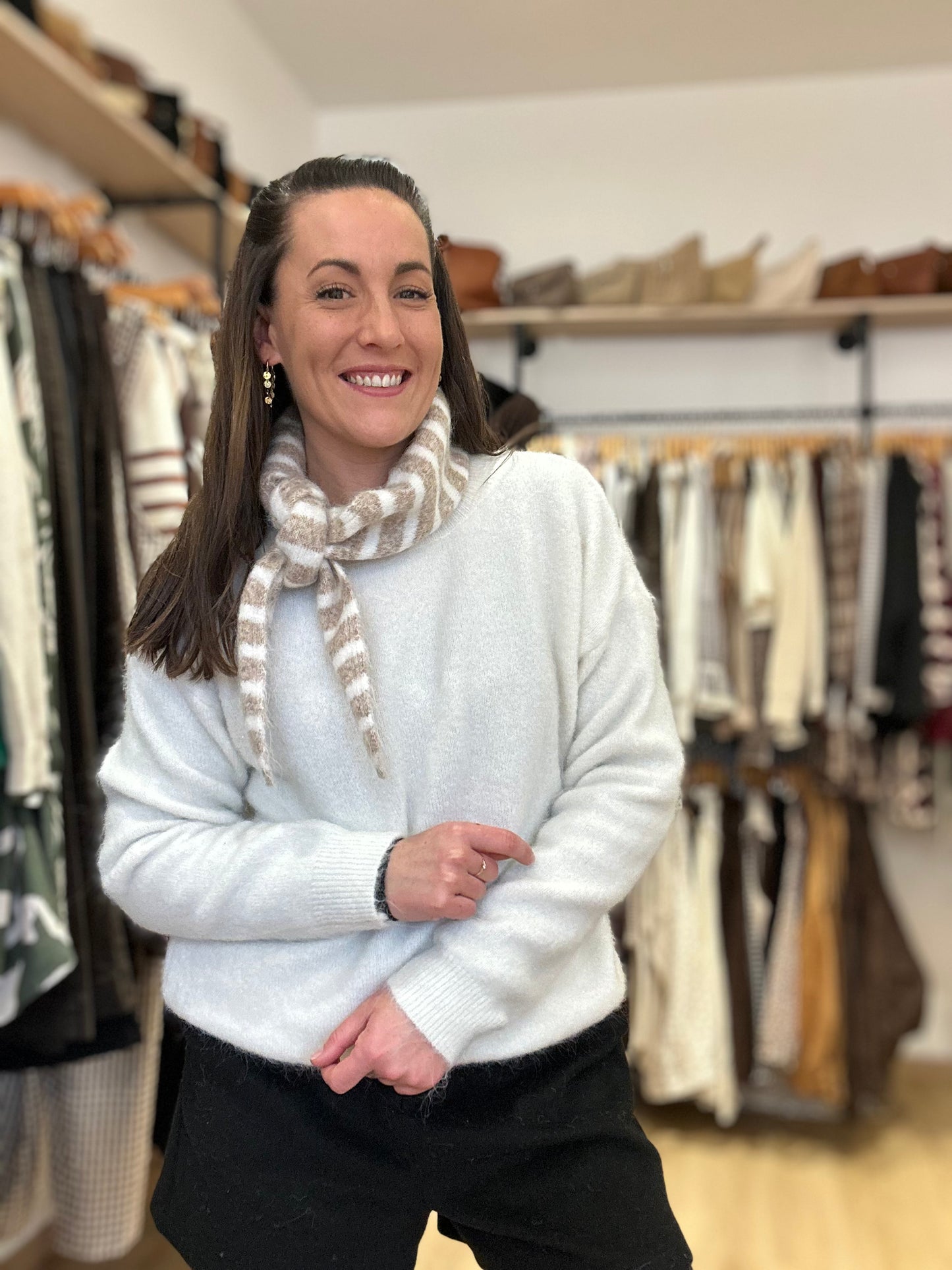 Pull écru écharpe rayée taupe