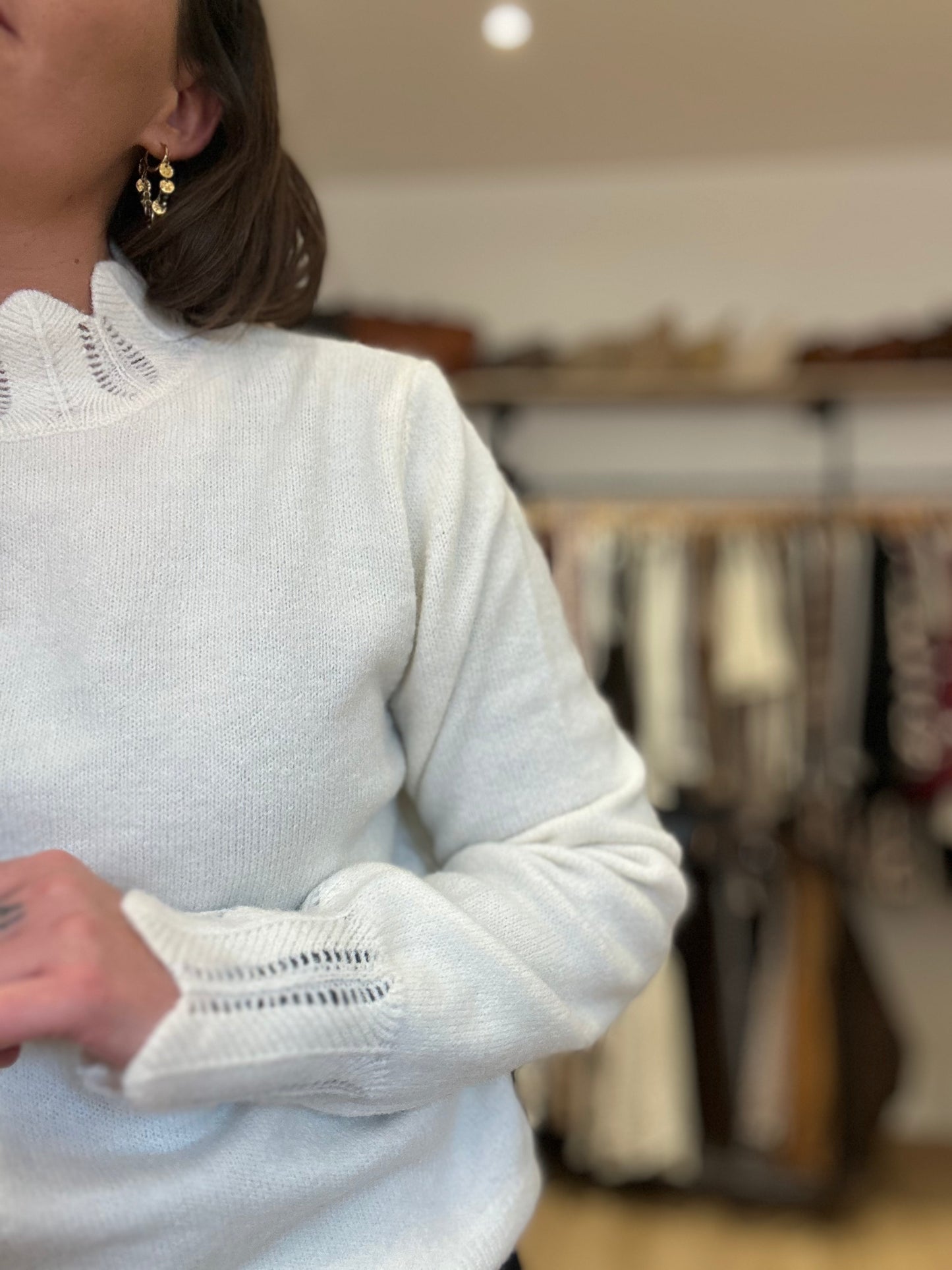 Pull blanc col déco