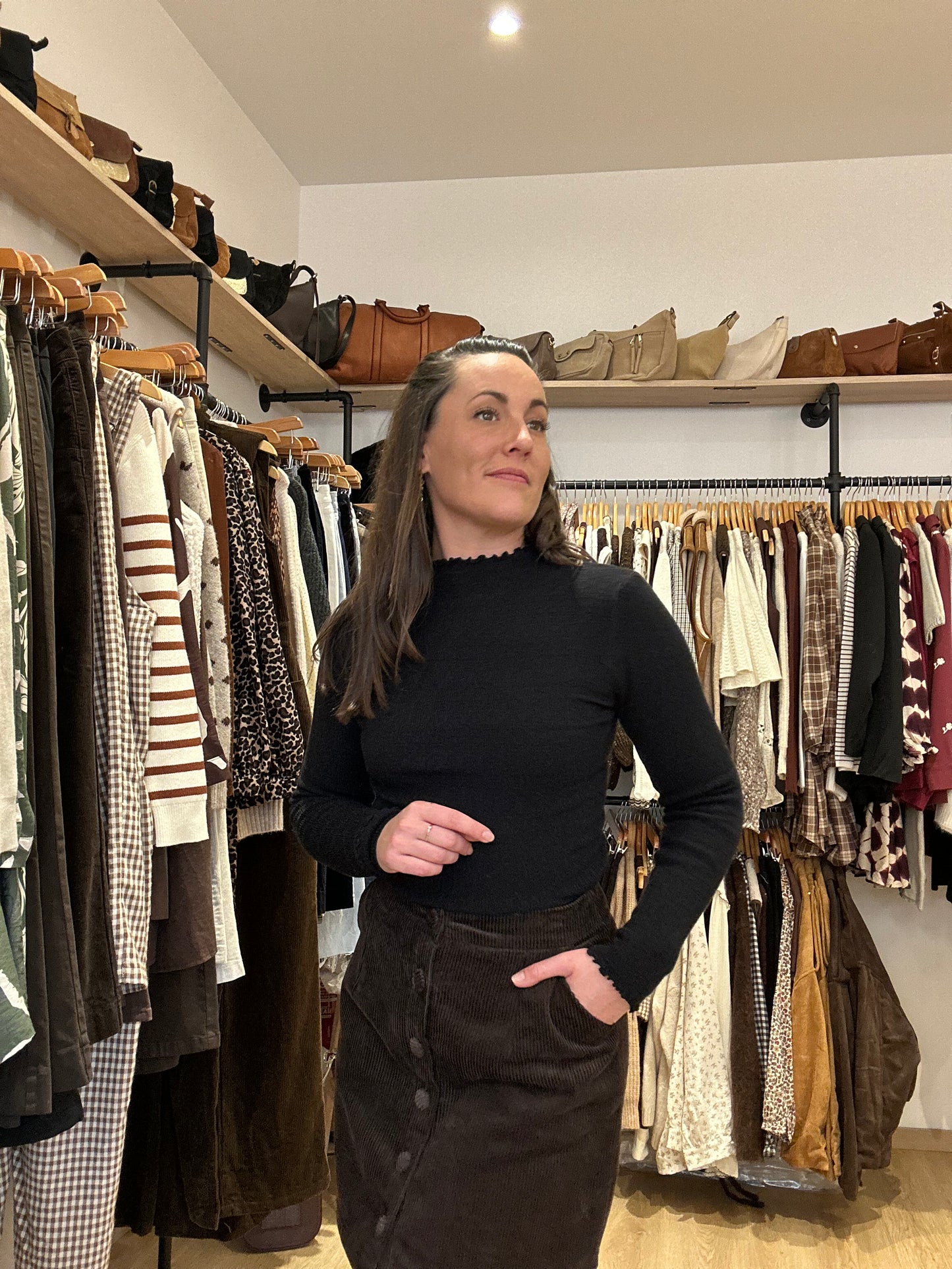 Petite laine noir volant