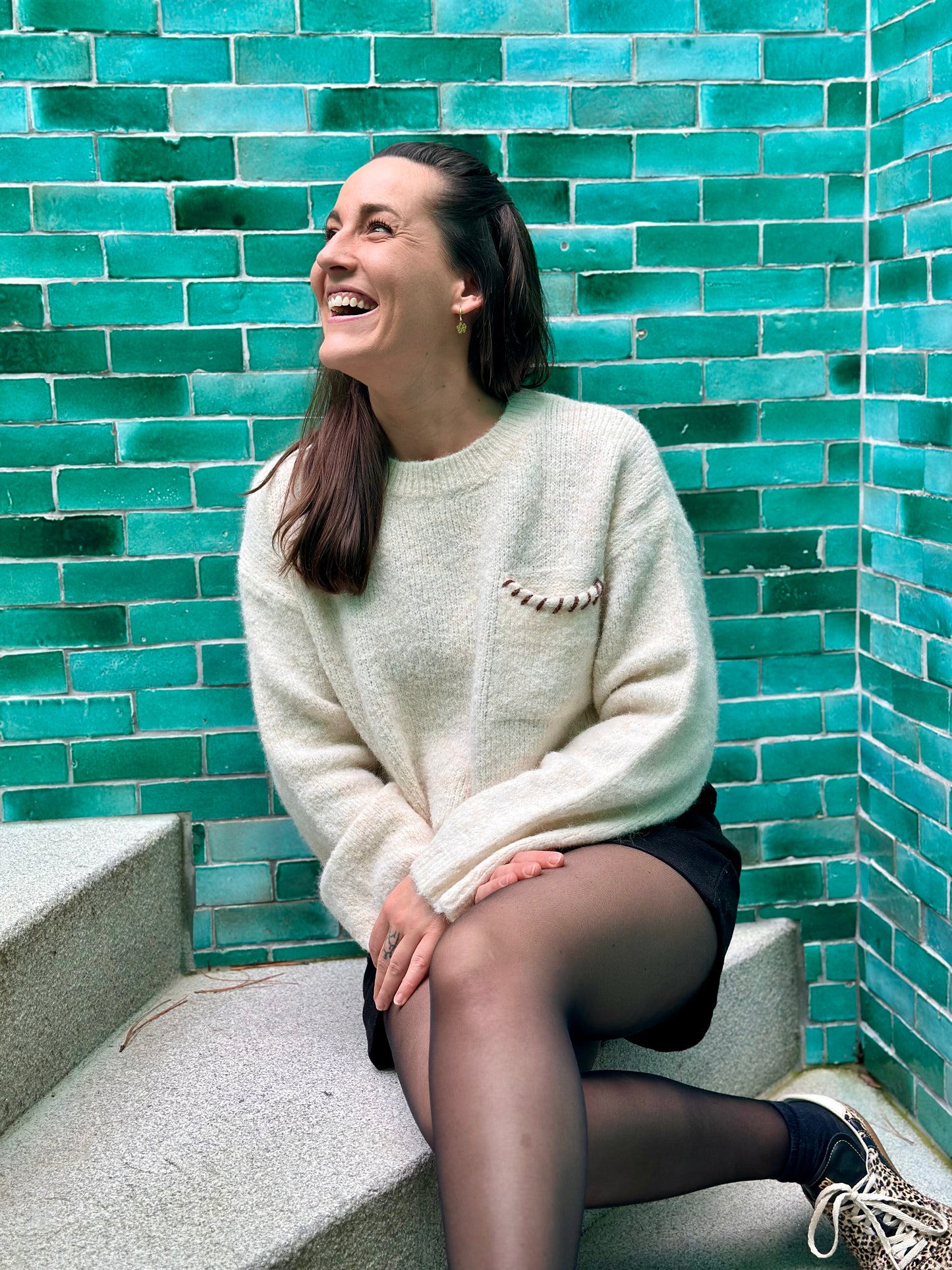 Pull écru poche marron lacet