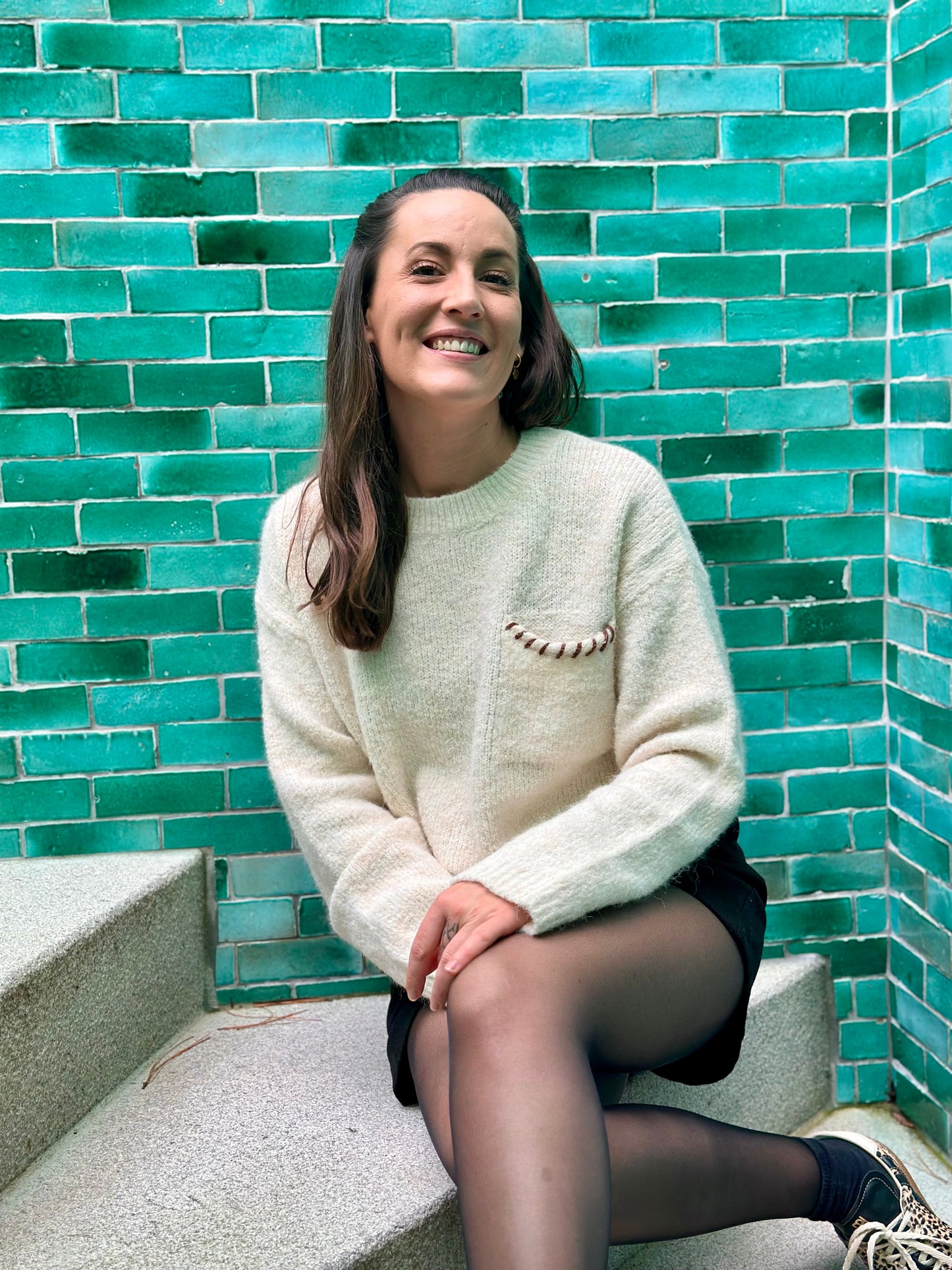 Pull écru poche marron lacet