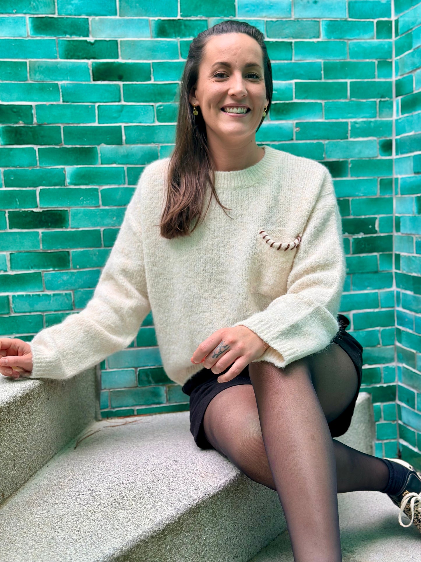 Pull écru poche marron lacet