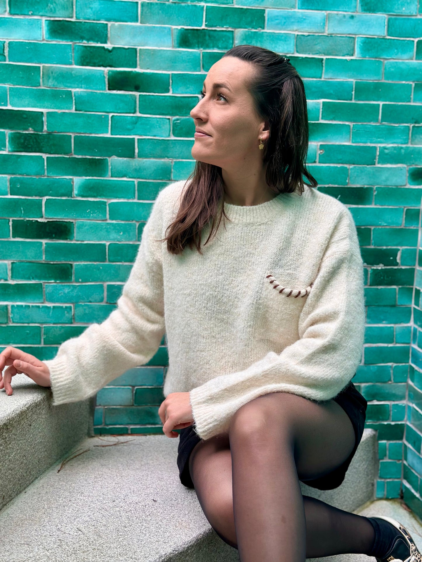 Pull écru poche marron lacet