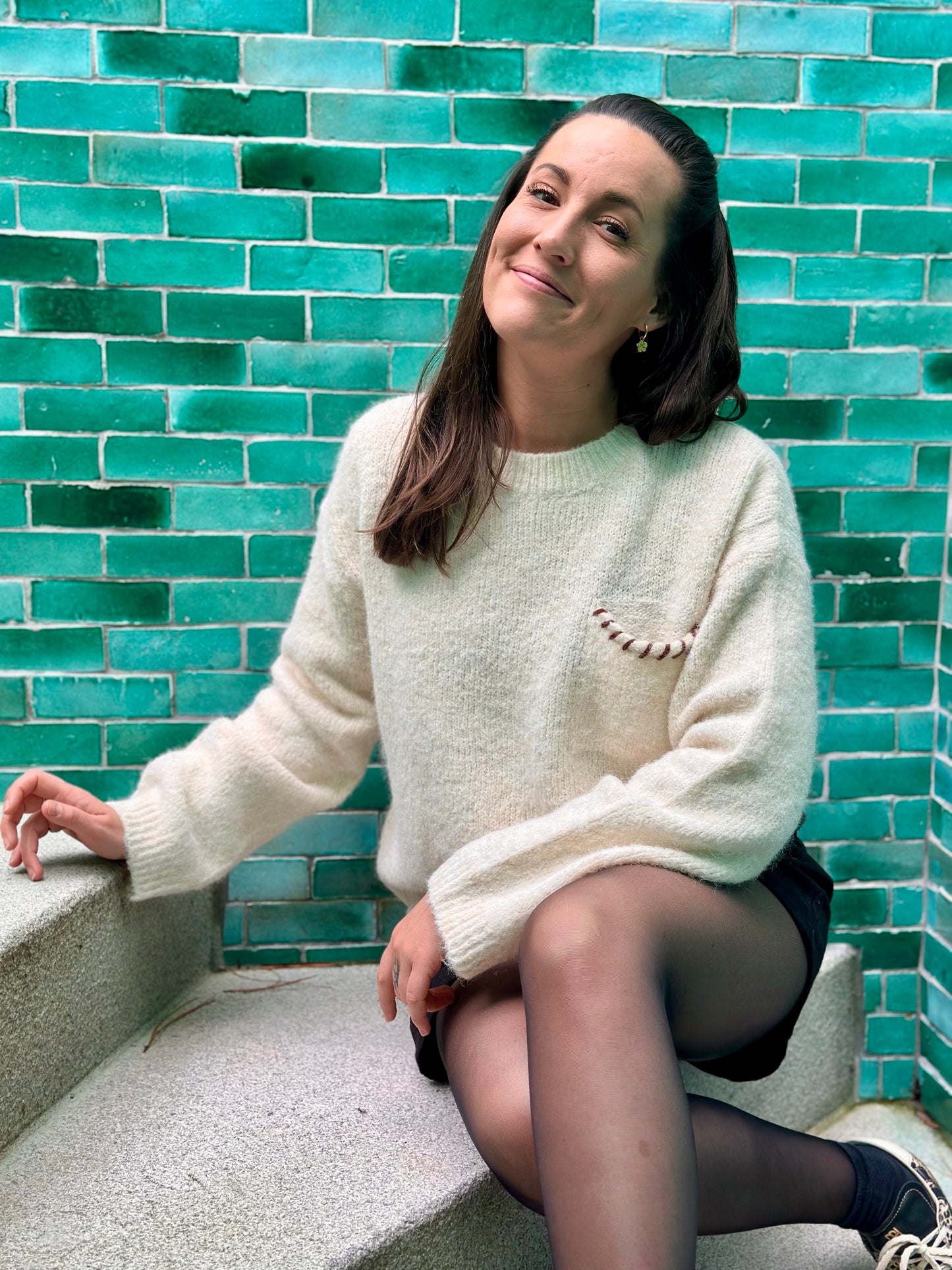 Pull écru poche marron lacet