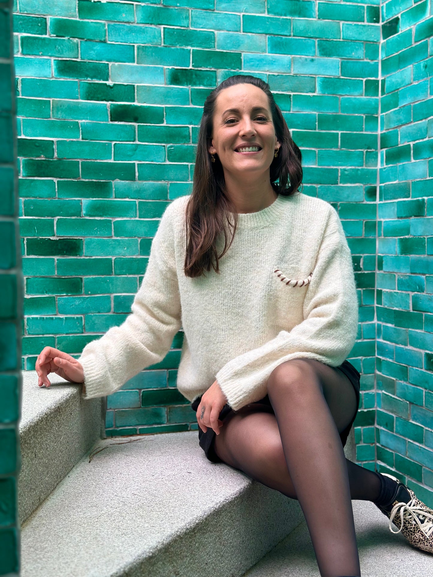 Pull écru poche marron lacet