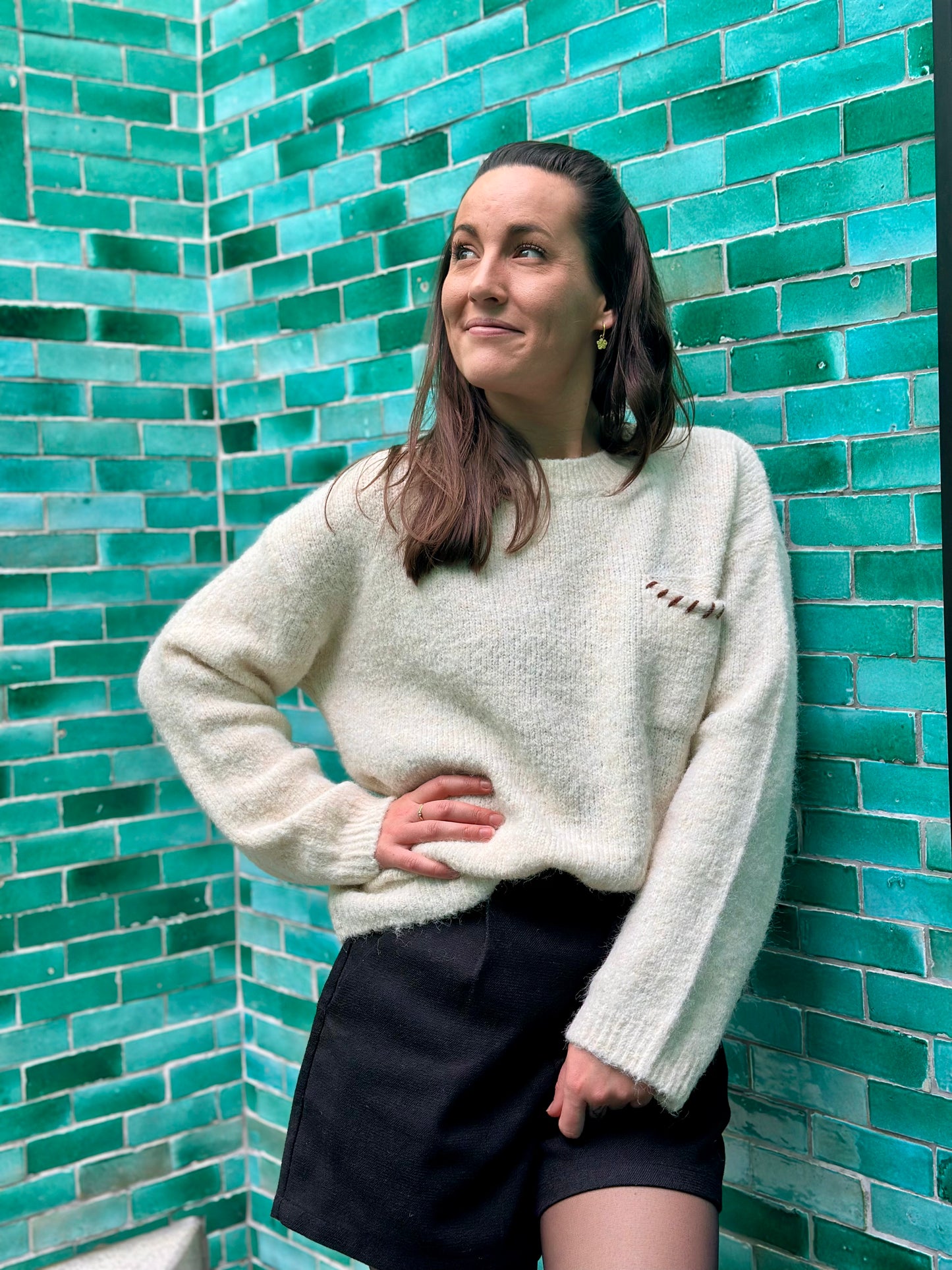 Pull écru poche marron lacet