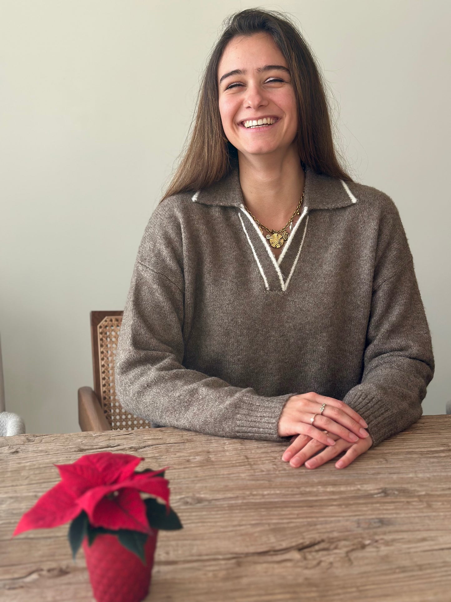 Pull taupe col écru