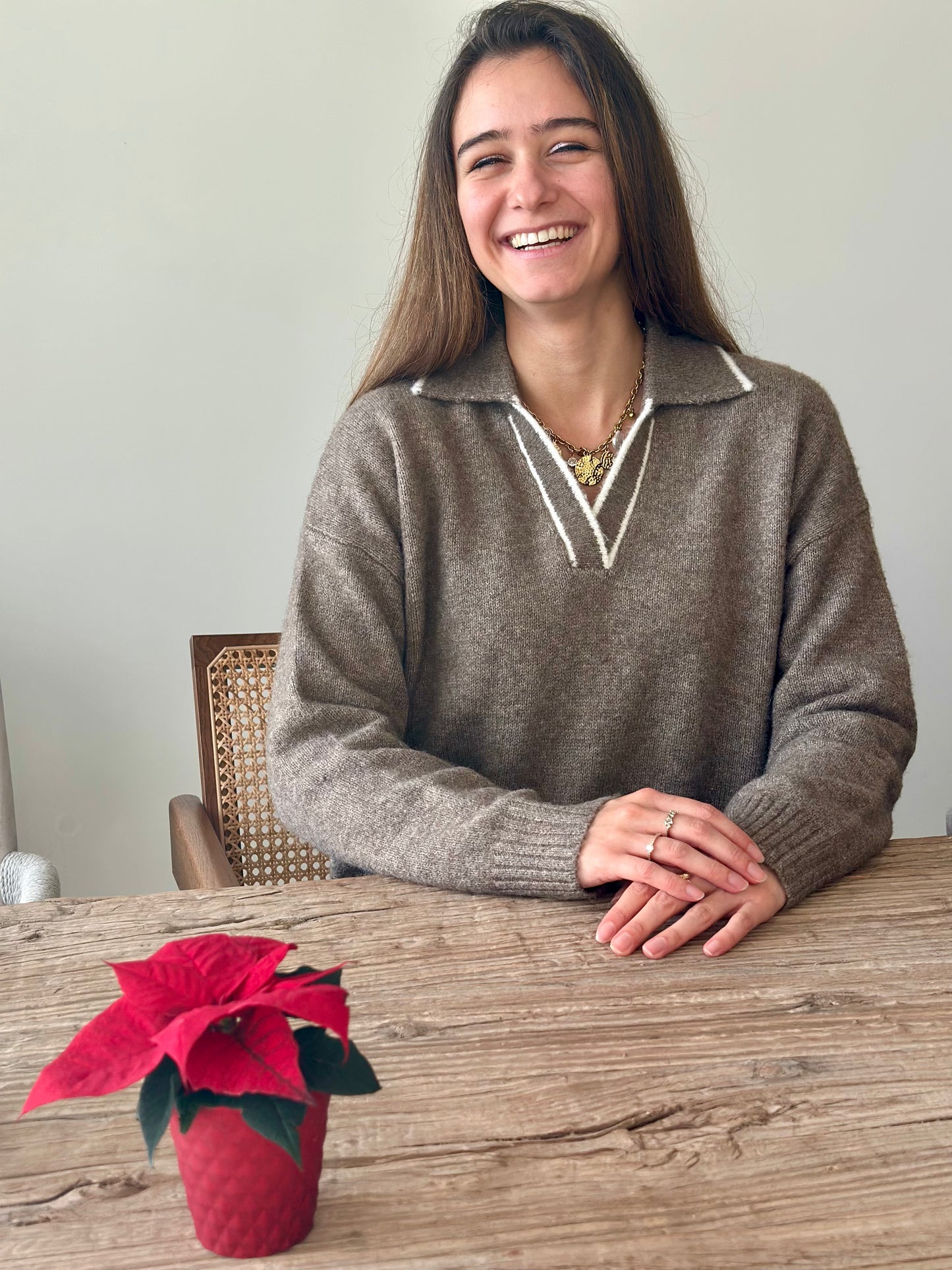 Pull taupe col écru