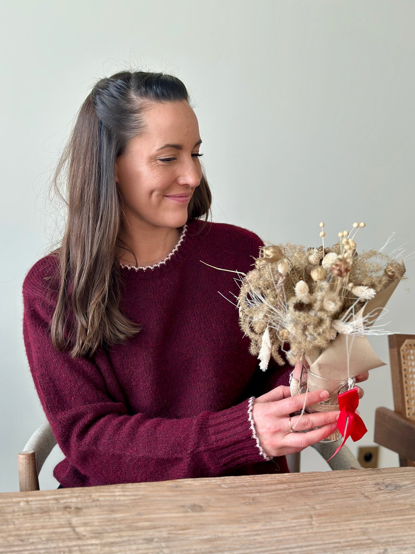 Pull bordeaux col blanc