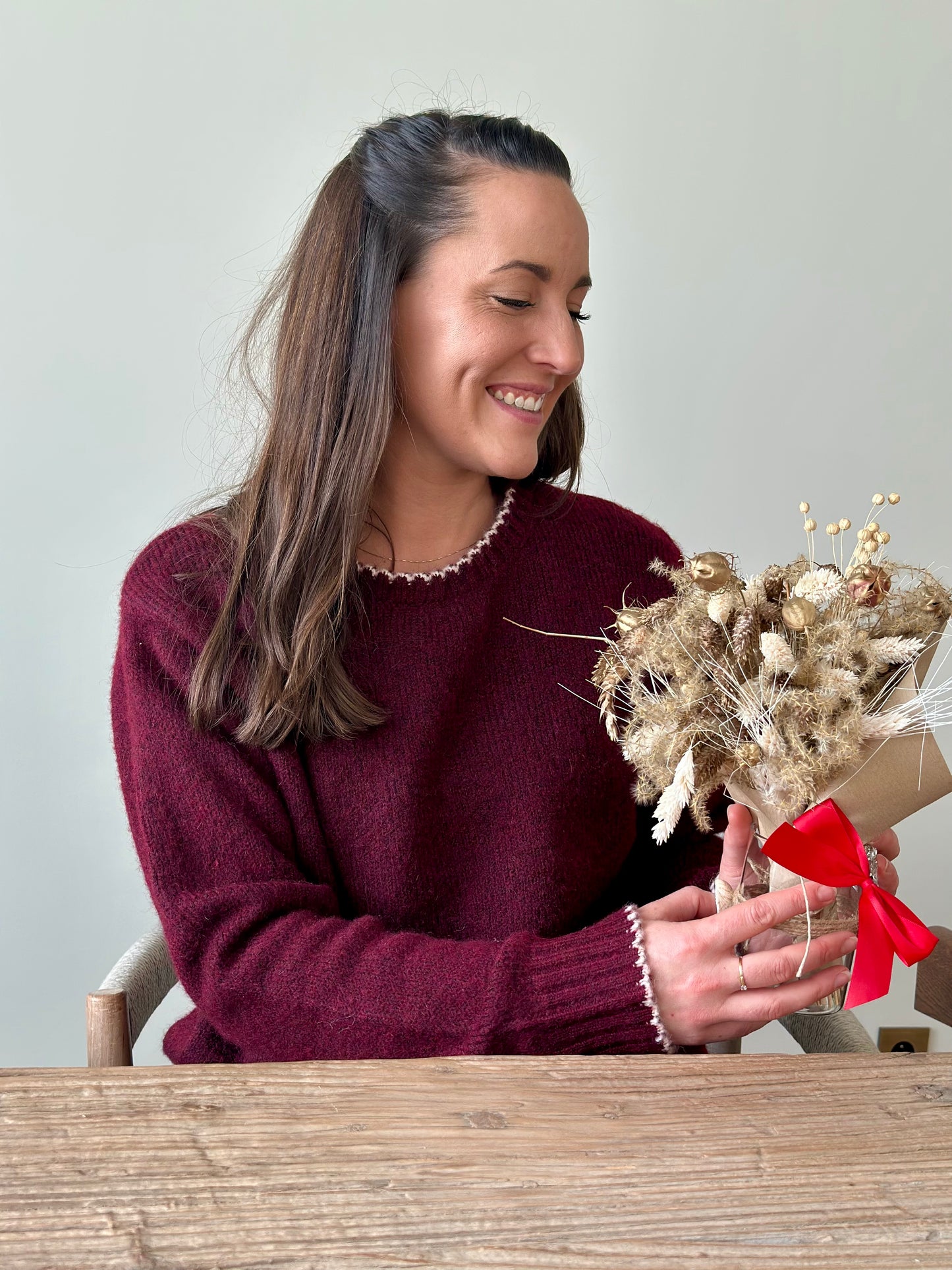 Pull bordeaux col blanc