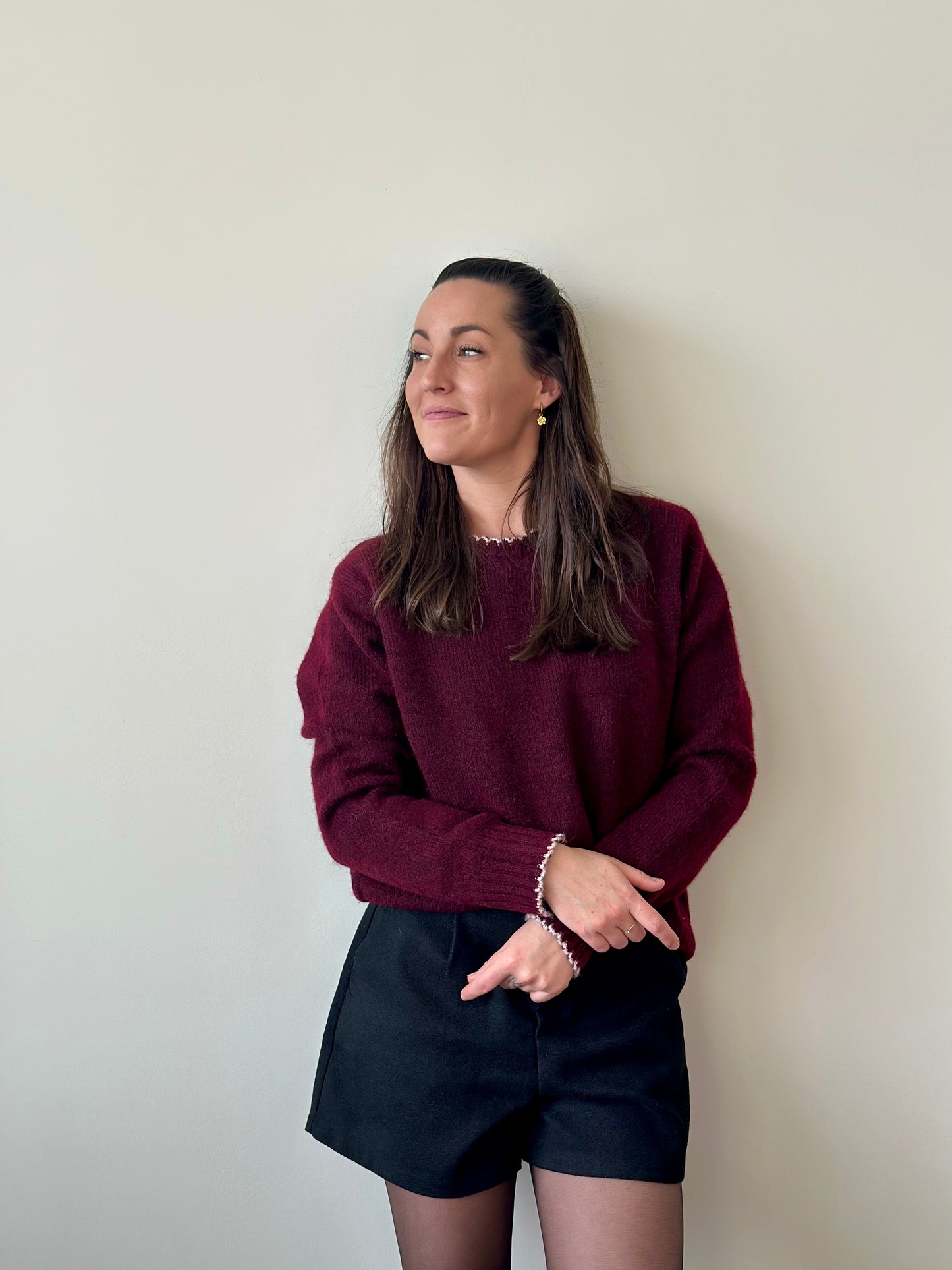 Pull bordeaux col blanc