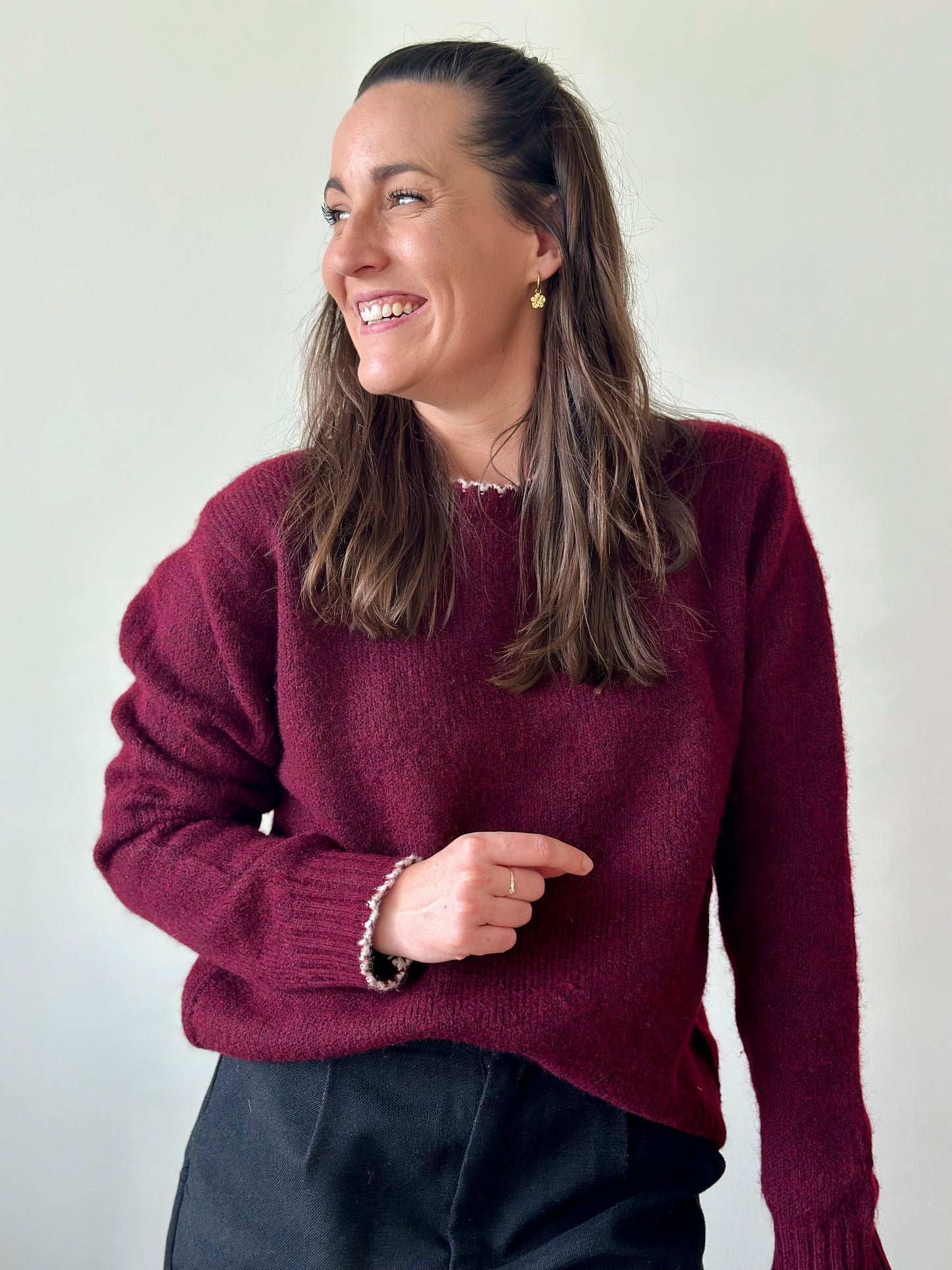 Pull bordeaux col blanc