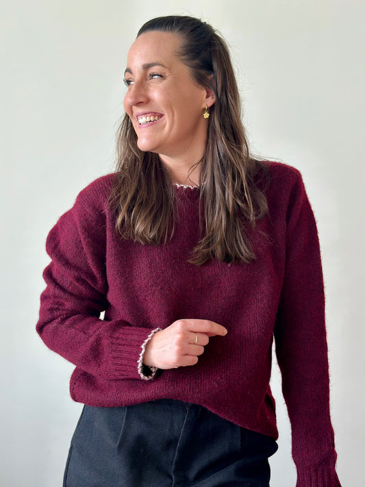 Pull bordeaux col blanc