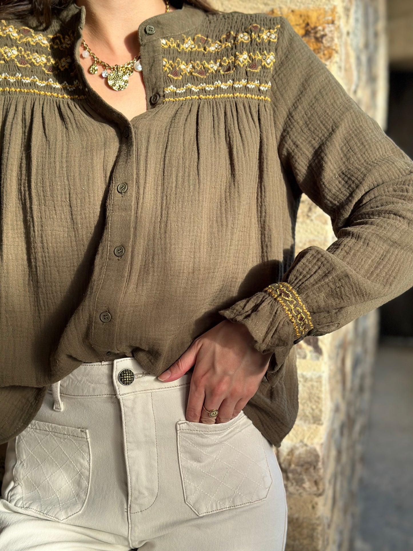 Chemise kaki brodée DG