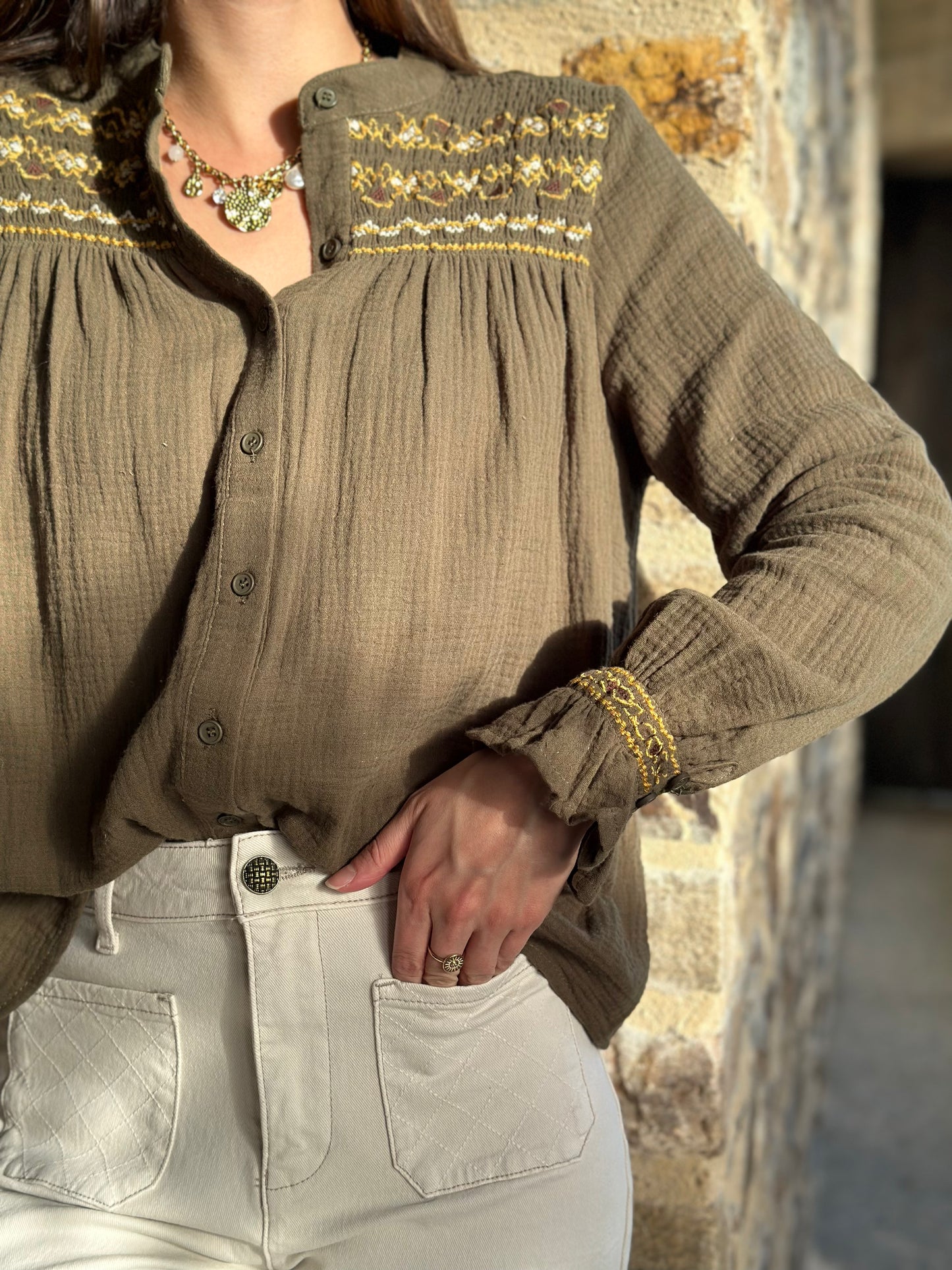 Chemise kaki brodée DG