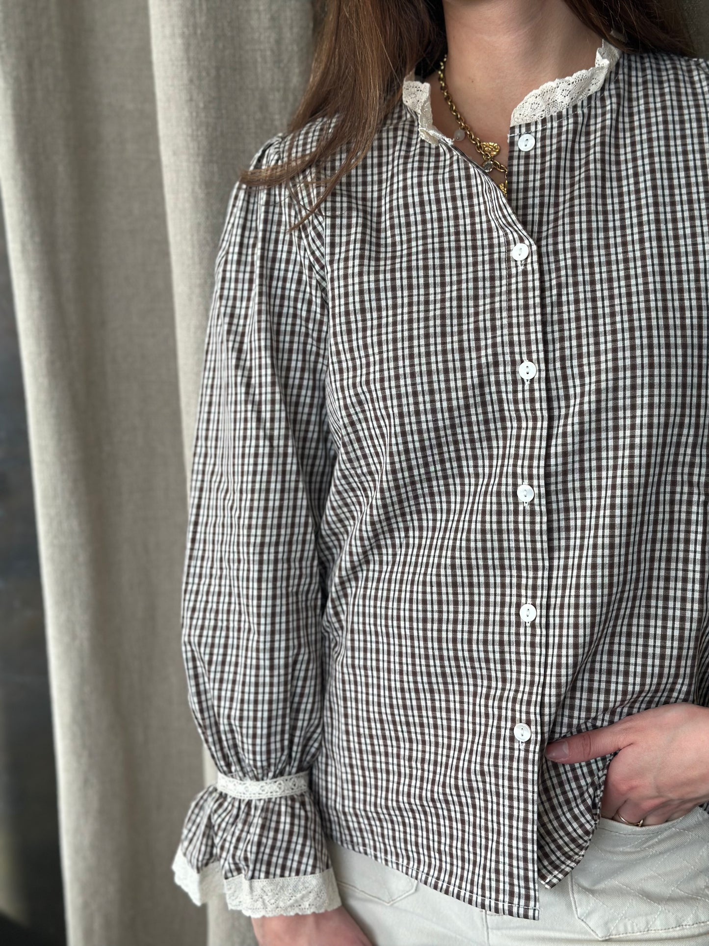 Chemise carreaux col broderie