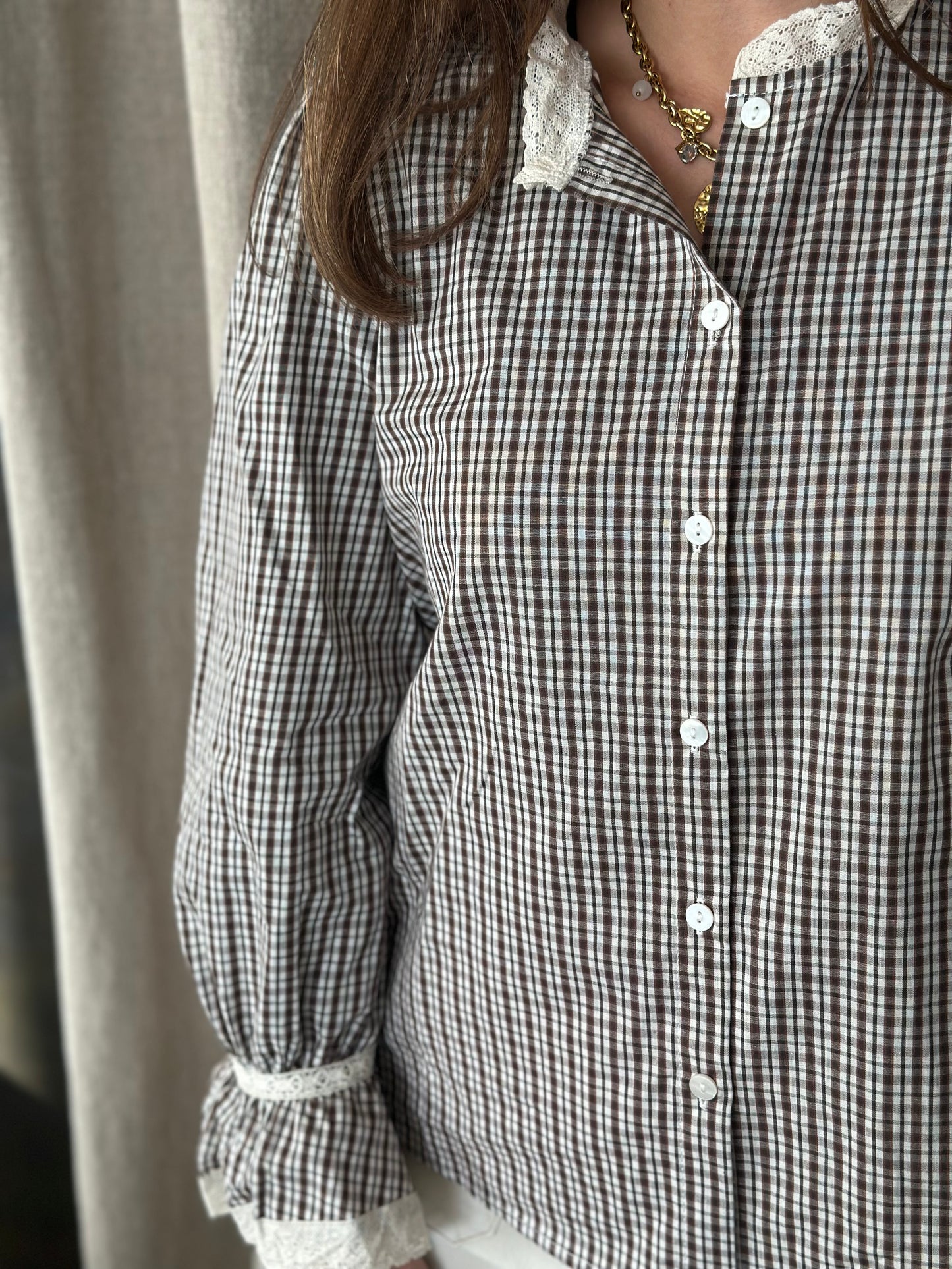 Chemise carreaux col broderie