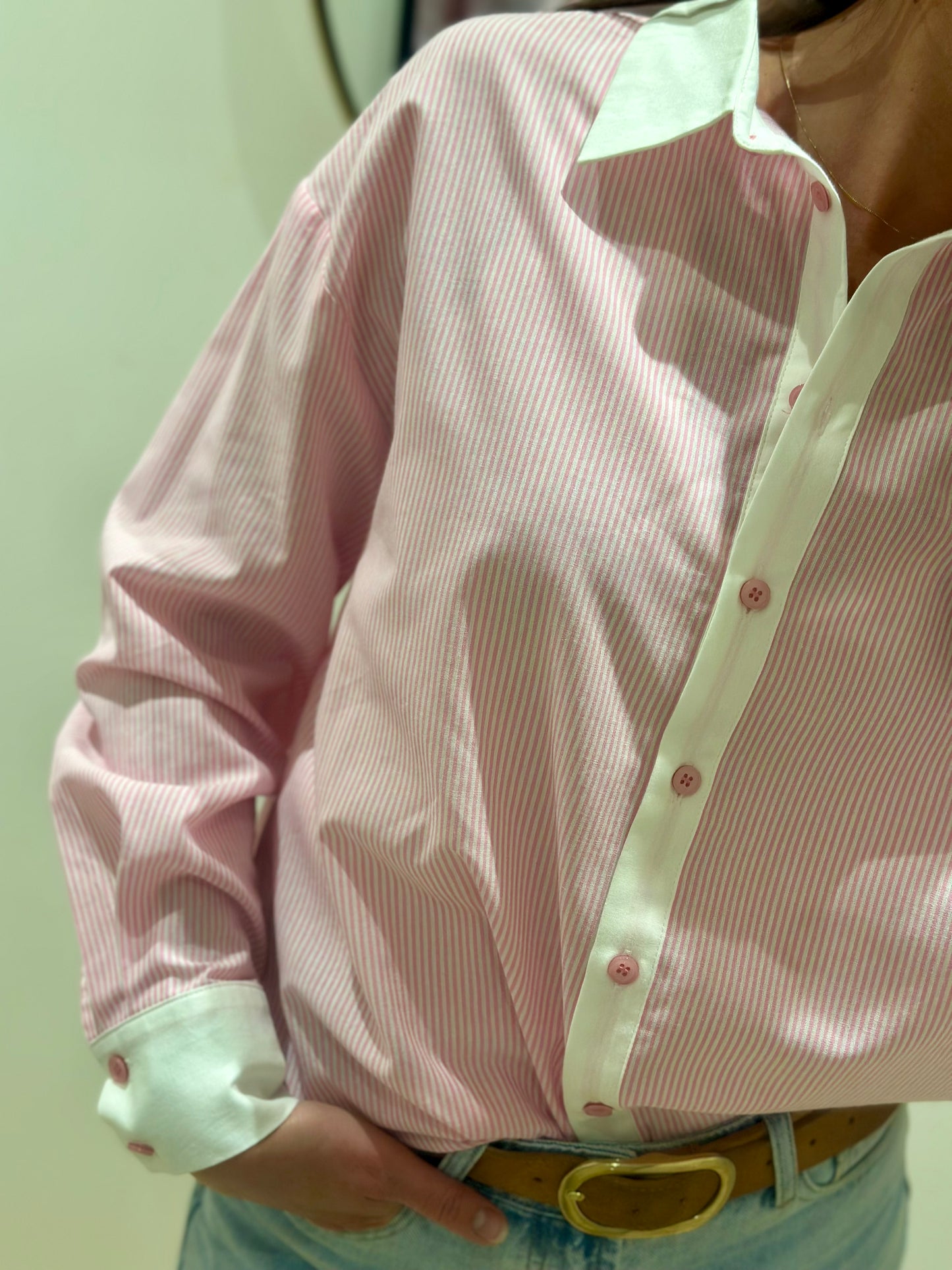 Chemise rose col manche blanc