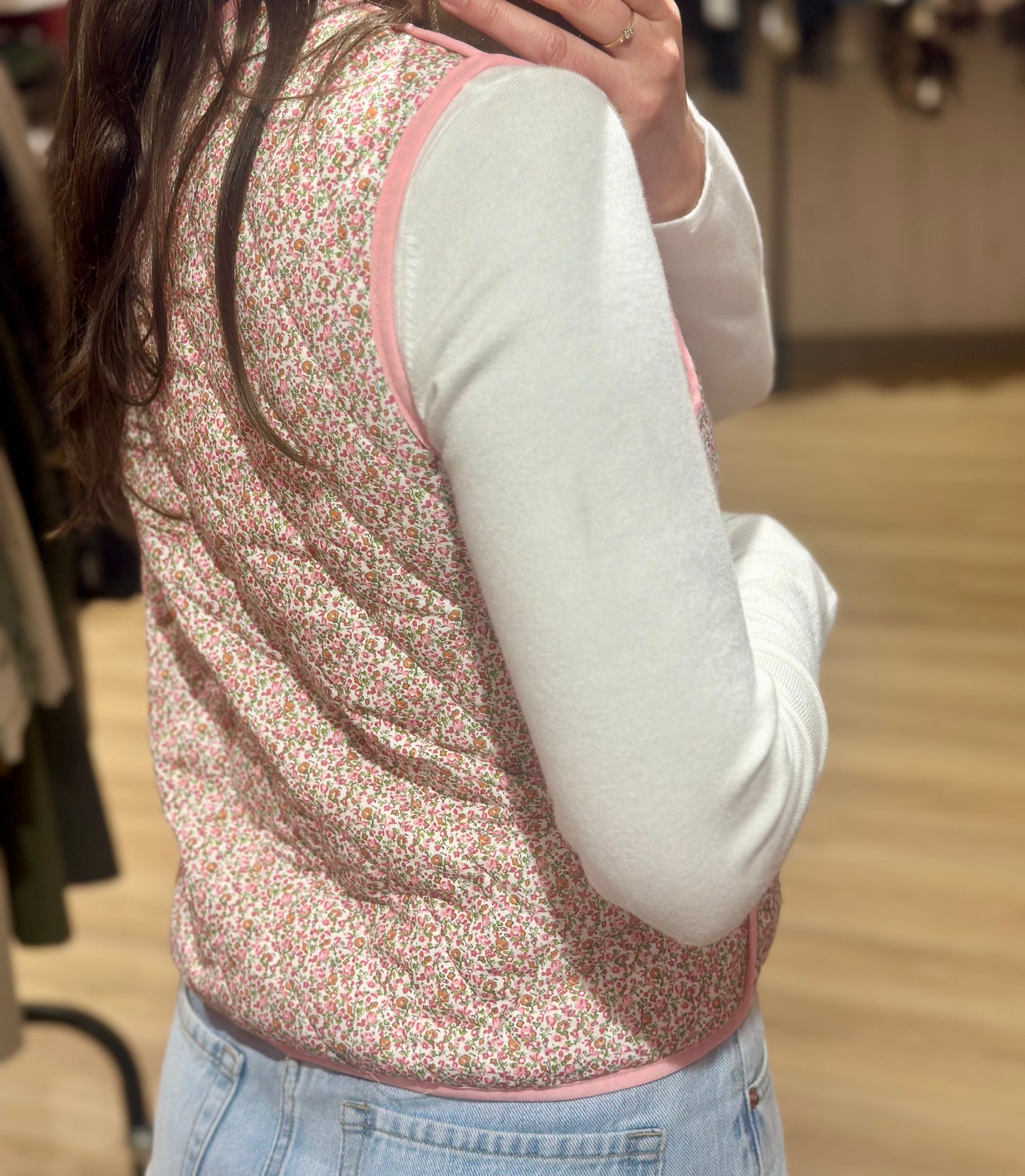 Veste S/manches florale rose