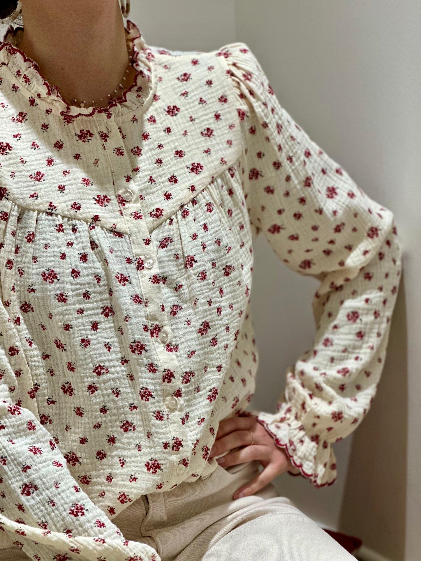 Chemise DG écru fleurs framboise
