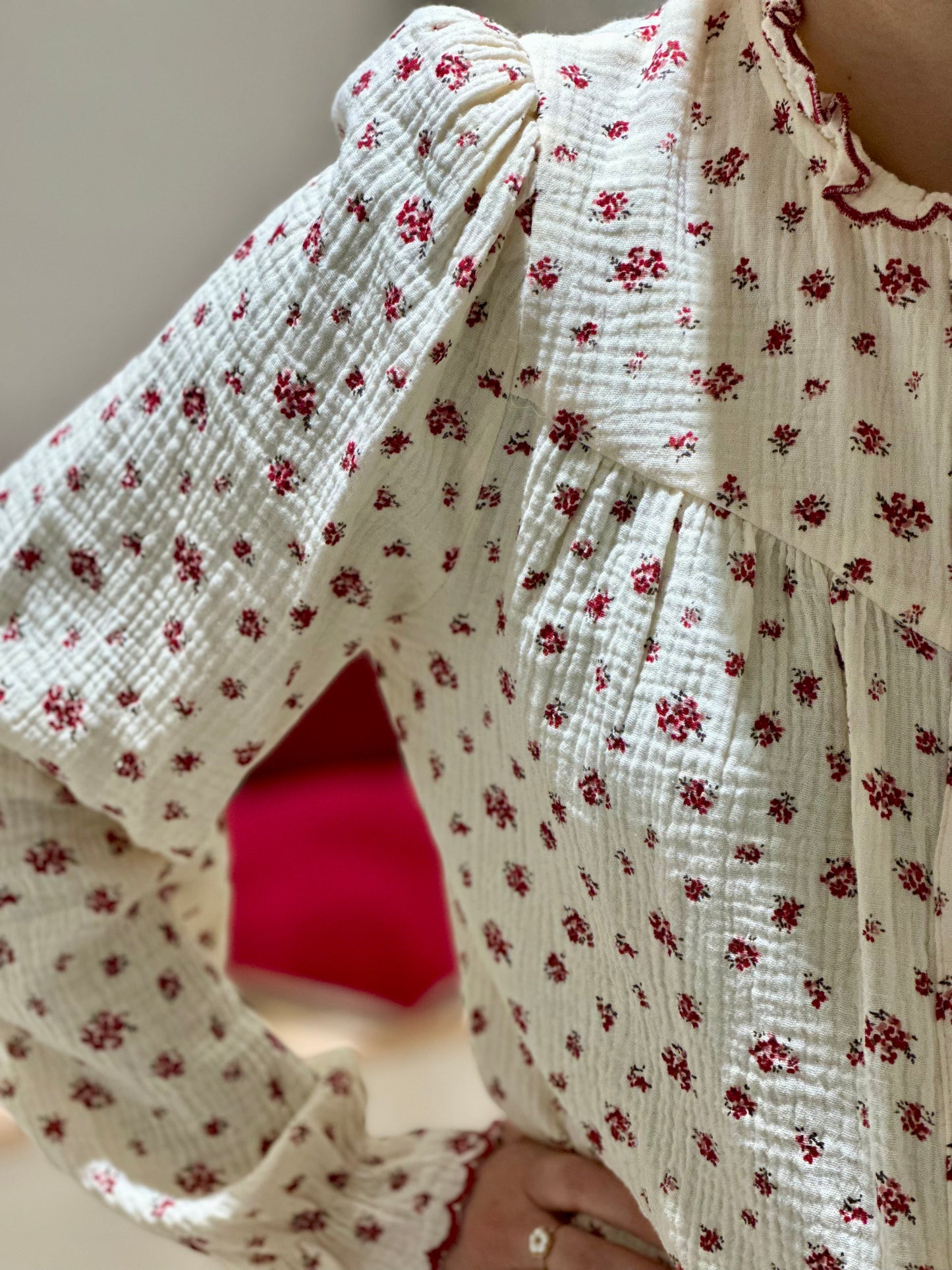 Chemise DG écru fleurs framboise