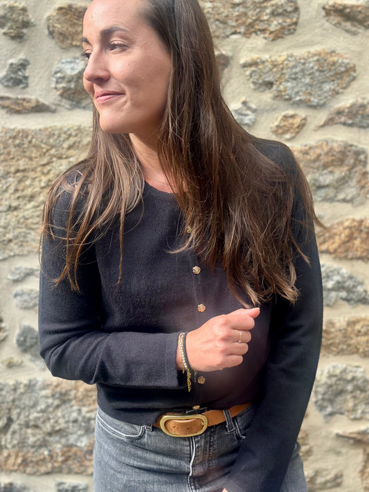 Gilet fin noir boutons fleurs