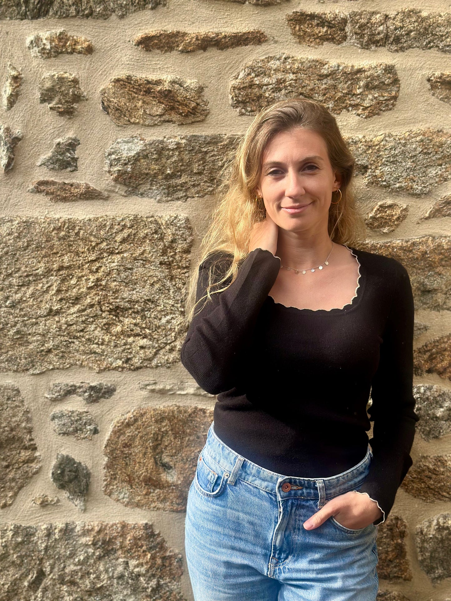 Maille noir dorée